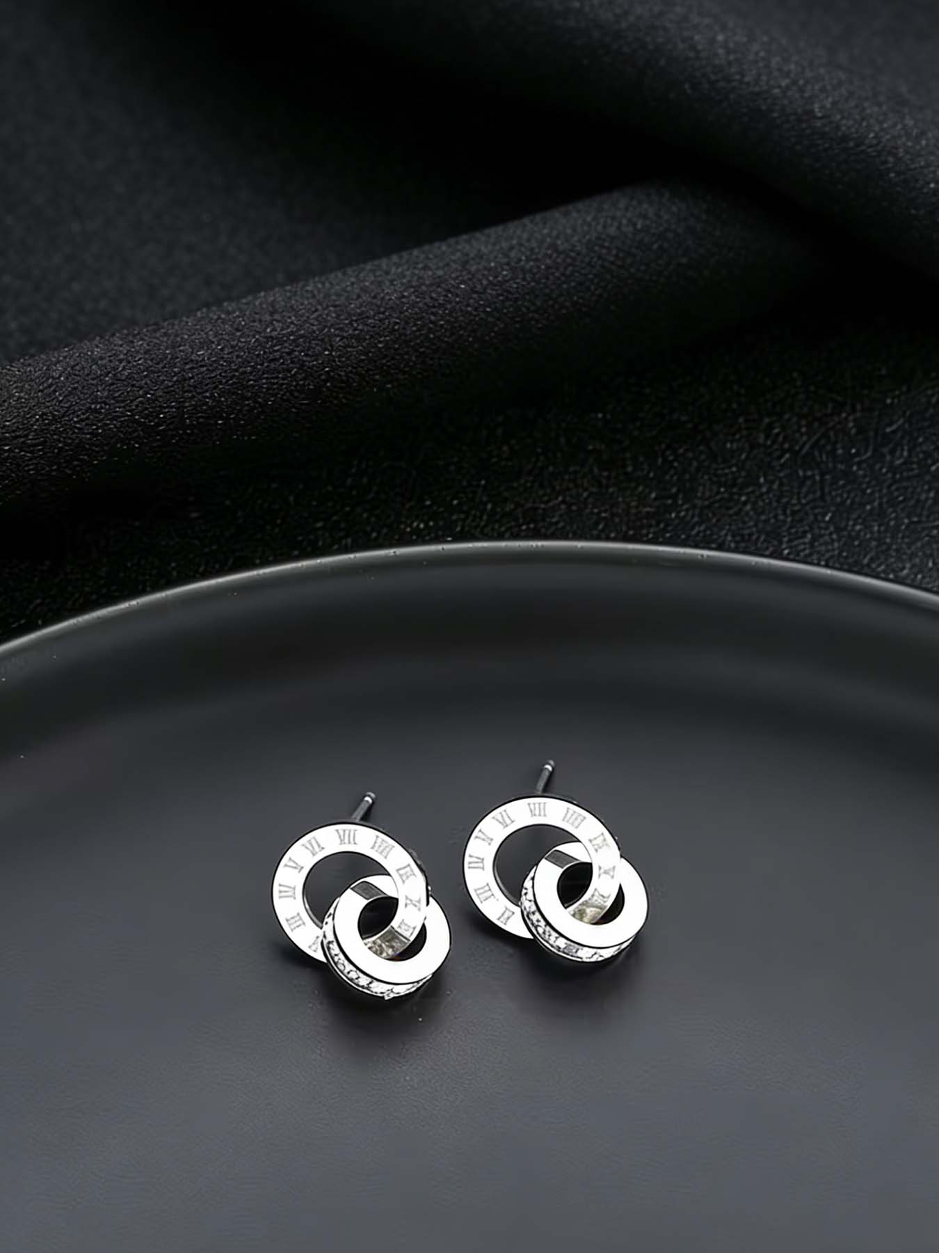 3-piece wedding season Valentine's Day gift set made of 304 stainless steel Roman numerals with interlocking jewelry, perfect for gifting to girlfriends, moms, daily dates, vacations, and parties