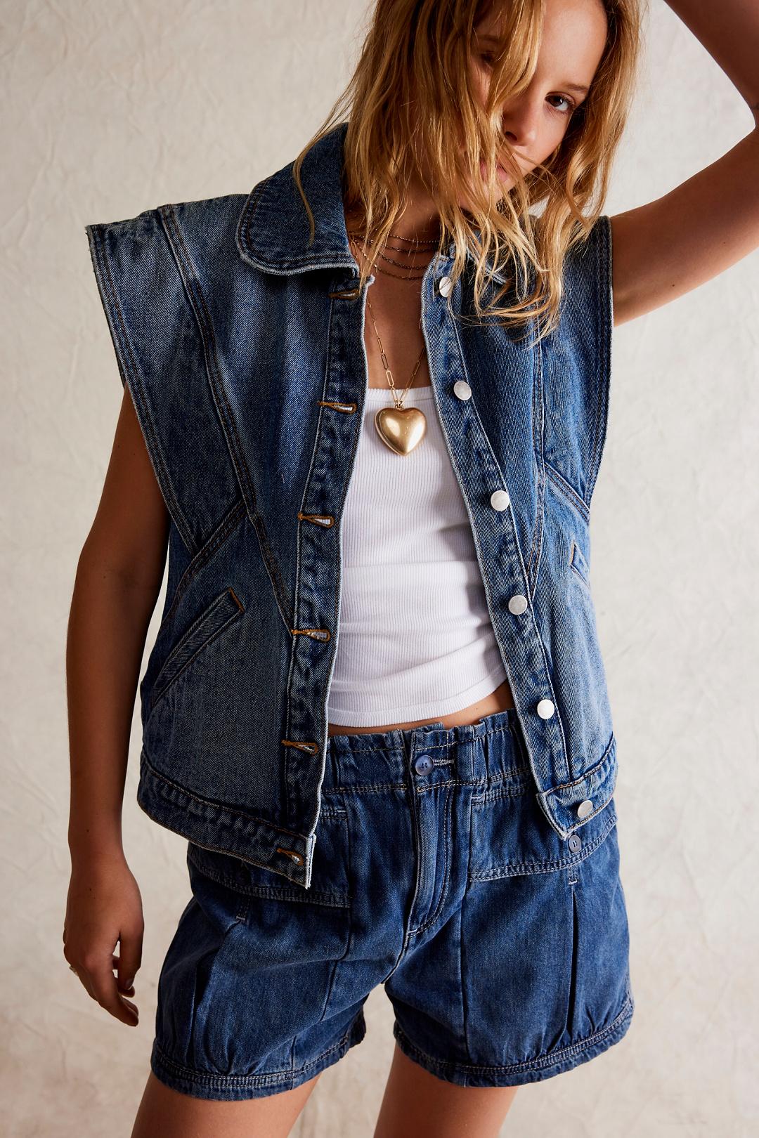 Elengatine Bohemian Style Vintage Cool Denim Vest for Lady Minimalist Rounded Collar Wide Shoulders Slit Pockets Button-front Closure Basic Casual Fitted Denim Jacket Coat Women's Chic Winter Wear