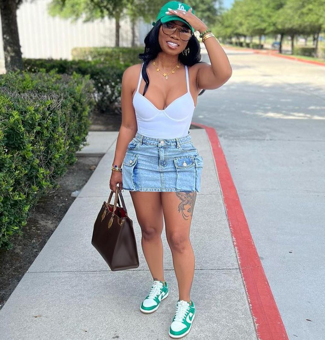 Women's Low Waist Button Bodycon Mini Cargo Denim Skirt with Pocket Cute Style Casual Summer baggy jeans