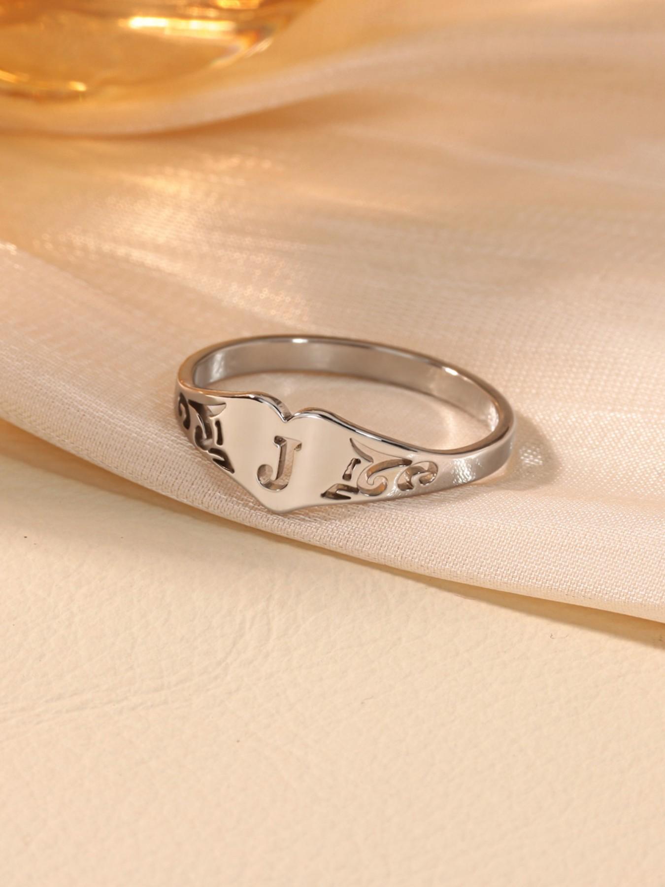 1 Pcs Hollow Initials Heart Rins for Women Stainless Steel Initial Letter Ring Aesthetic Fashion Waterproof Jewelry,Perfect Gifts for Birthday,Party,Wedding,Anniversary,Mother's Day,Vacation,Daily