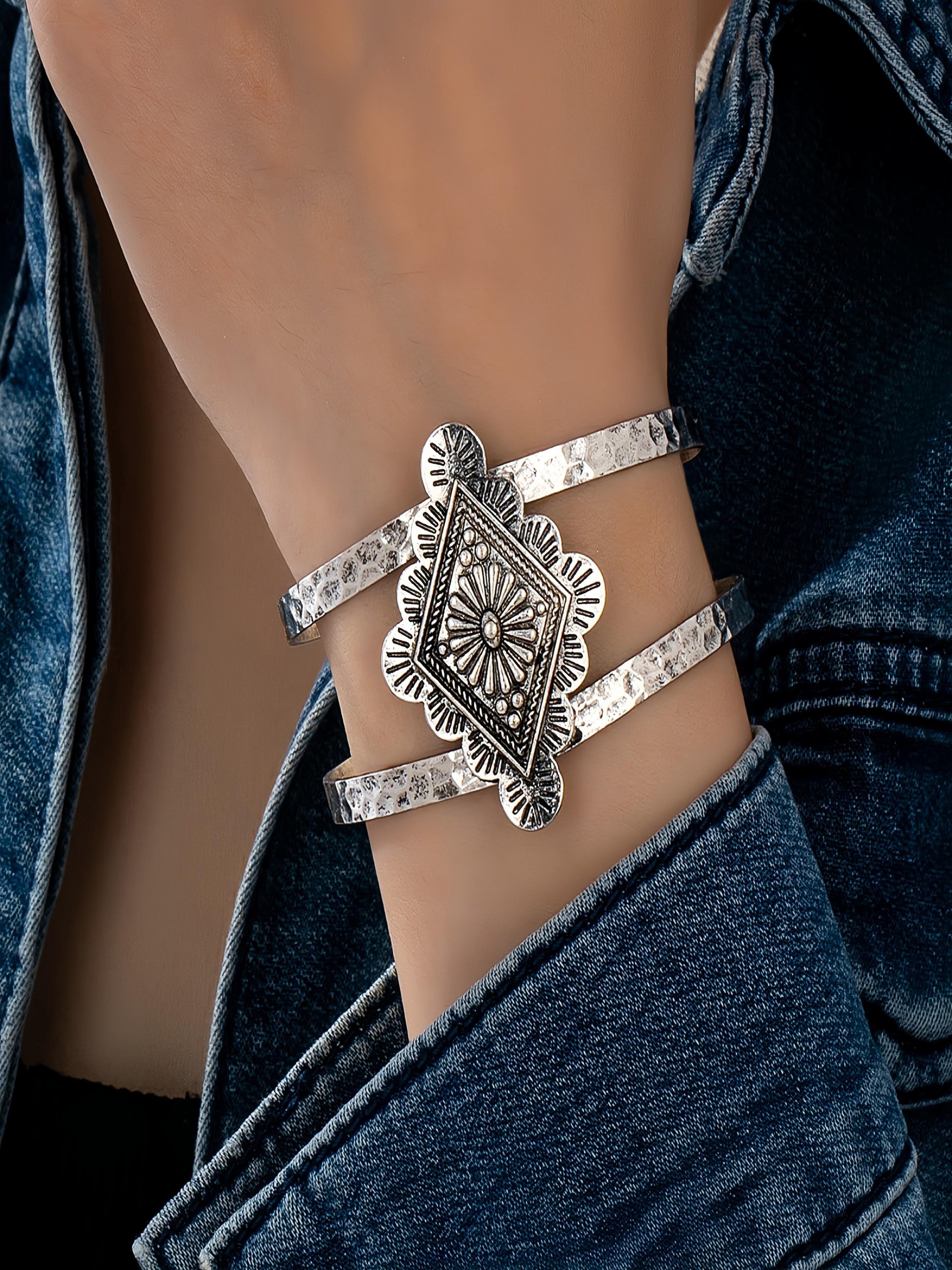 Vintage Silver Color Southwest Cuff Bracelet, Boho Geometric Flower Hammered Open Bangle, Western Tribal Jewelry for Women, Adjustable 6cm