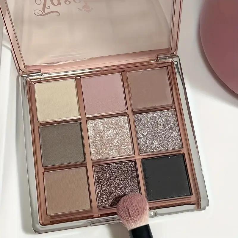 9-color eyeshadow palette - a blend of smoky grey, brown and pink tones, mousse eyeshadow, matte and shimmery finishes, fine Shimmery glitter, low saturation all-in-one palette with matte earthy tones, fine powder texture that doesn't fly off