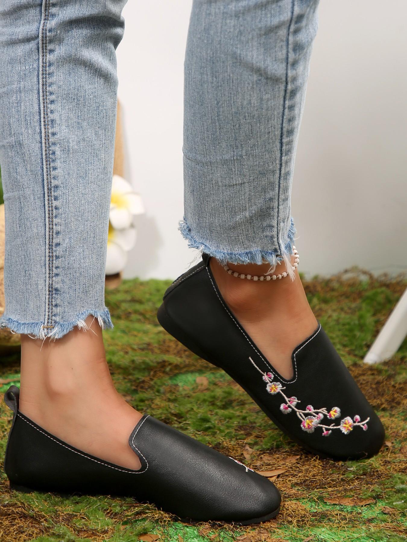 Women's Flat Shoes, Spring Summer New Arrival, Ethnic Style Vintage Low Top Embroidered Flowers, Soft Sole Mom Shoes, Casual PU Leather