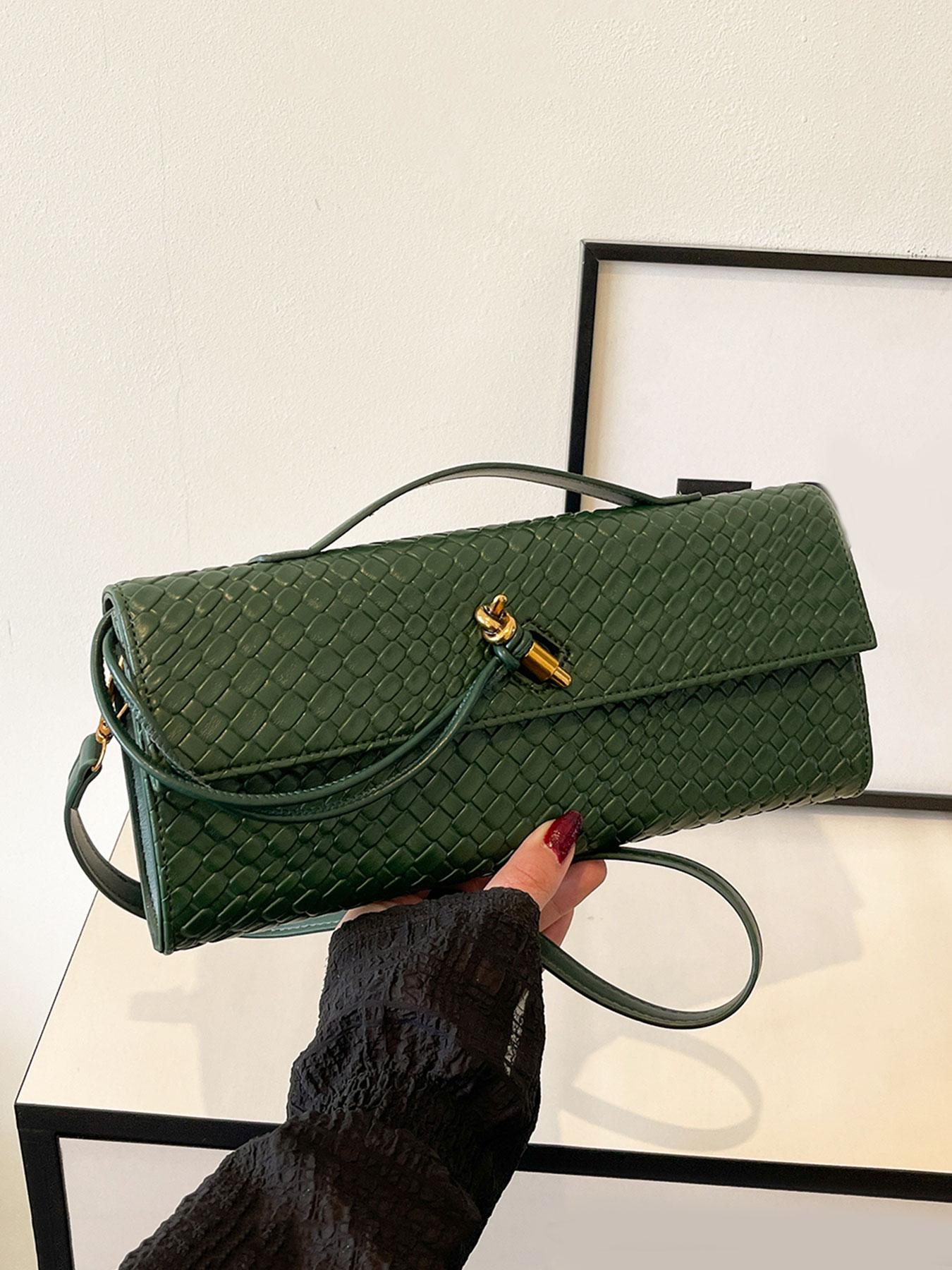 Versatile retro Classic Flap Shoulder bag with a niche design, a daily exquisite and casual crossbody bag, a fashionable and lightweight small square bag, suitable for shopping, commuting, work, daily outings, and parties