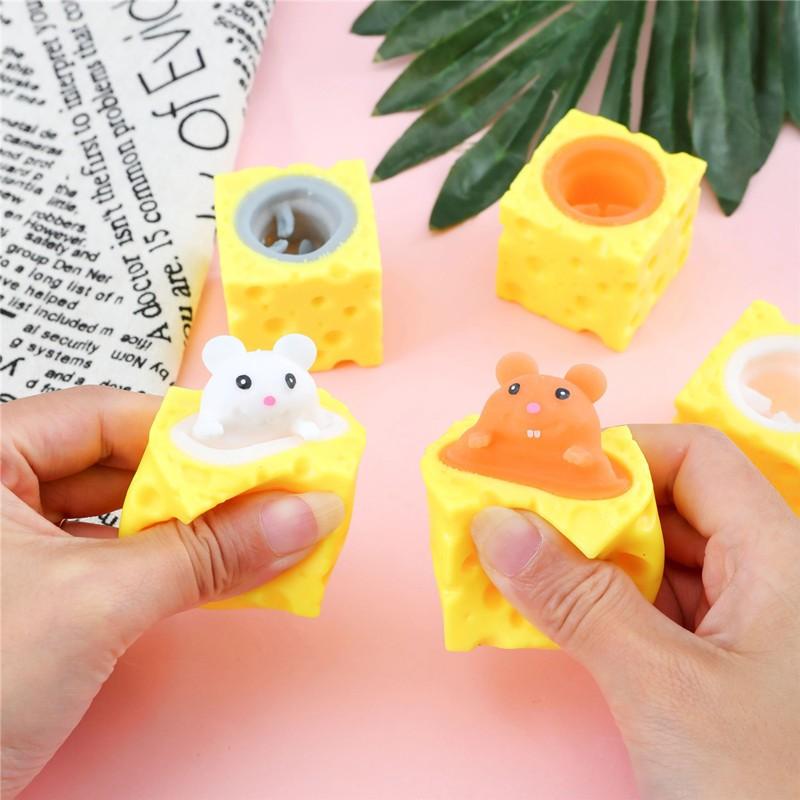 Realistic Cheese Block Squeeze Toy — give it a squeeze and a cute little squirrel pops out! 🧀🐿️ An ultra-bouncy, squeezable sensory stress-relief toy, perfect for parent-child interaction and a great icebreaker for social gatherings.