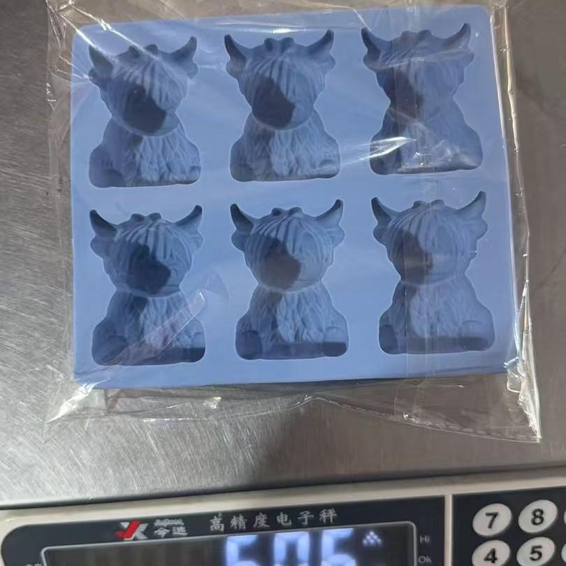 Highland Cow Shape Quick Freeze Silicone Ice Tray, Easy to Use Durable Plastic Mold, Perfect Ice Cubes for Juices, Ice Buckets, Cylindrical Cups