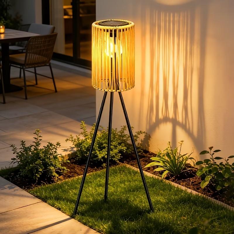 Solar-Powered Outdoor Floor Lamp Handcrafted Wicker Lantern Wrought Iron Tripod Lantern Housewarming Gift Rustic Indoor/Outdoor Decorative Lamp Garden Camping Party Atmosphere Light Light Source Sensor