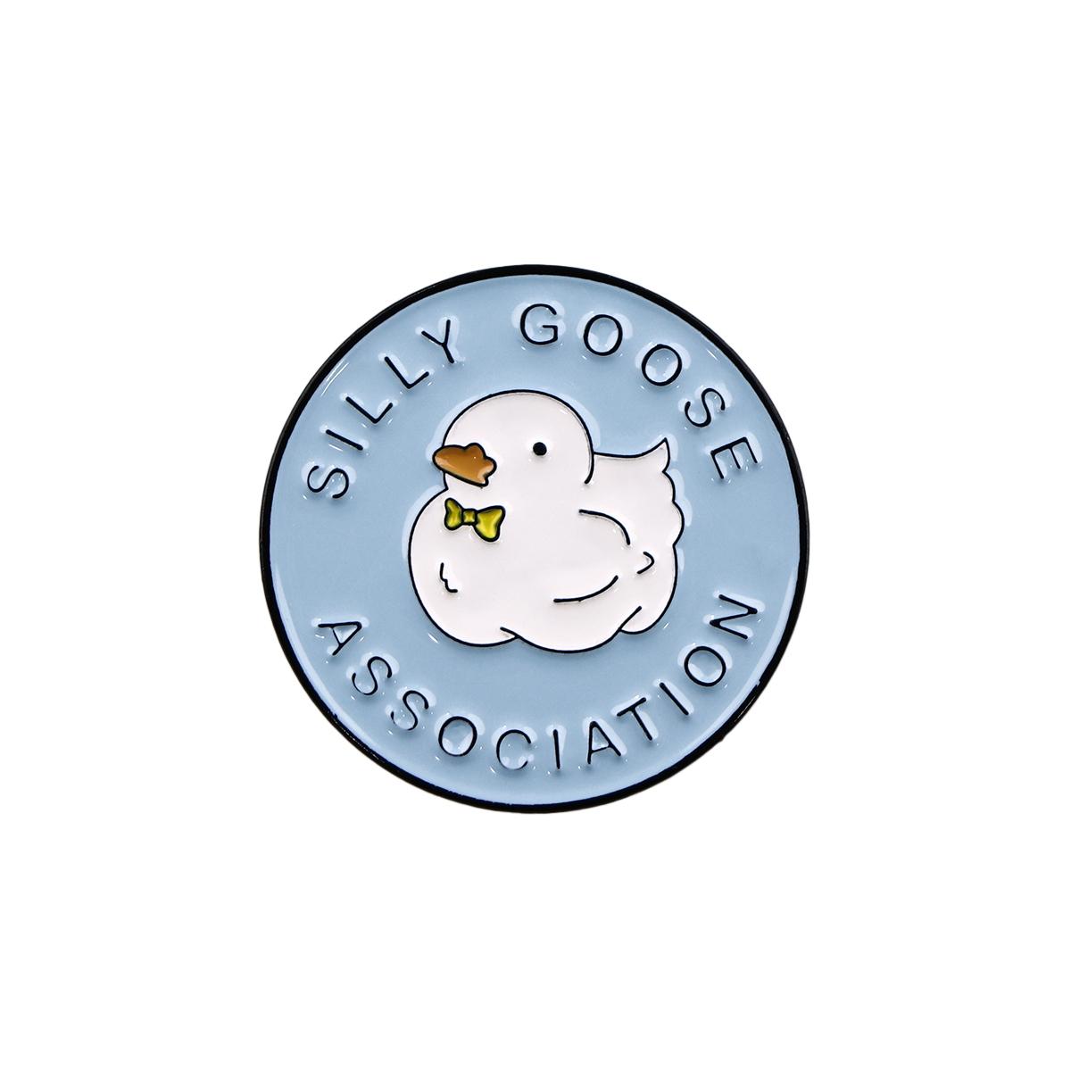 Adorable Cartoon Goose Enamel Pin Charm, Cute Bow Tie Design, Durable Lapel Pin for Clothing & Bags, Unisex Gift Idea