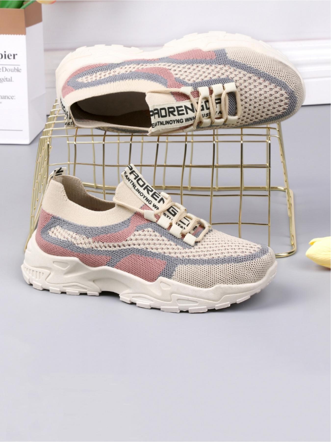 Women's casual sports shoes, breathable, lightweight, comfortable and fit the foot shape, thick sole with strong and strong support, contrasting color design for daily versatility, preferred for daily commuting and casual wear