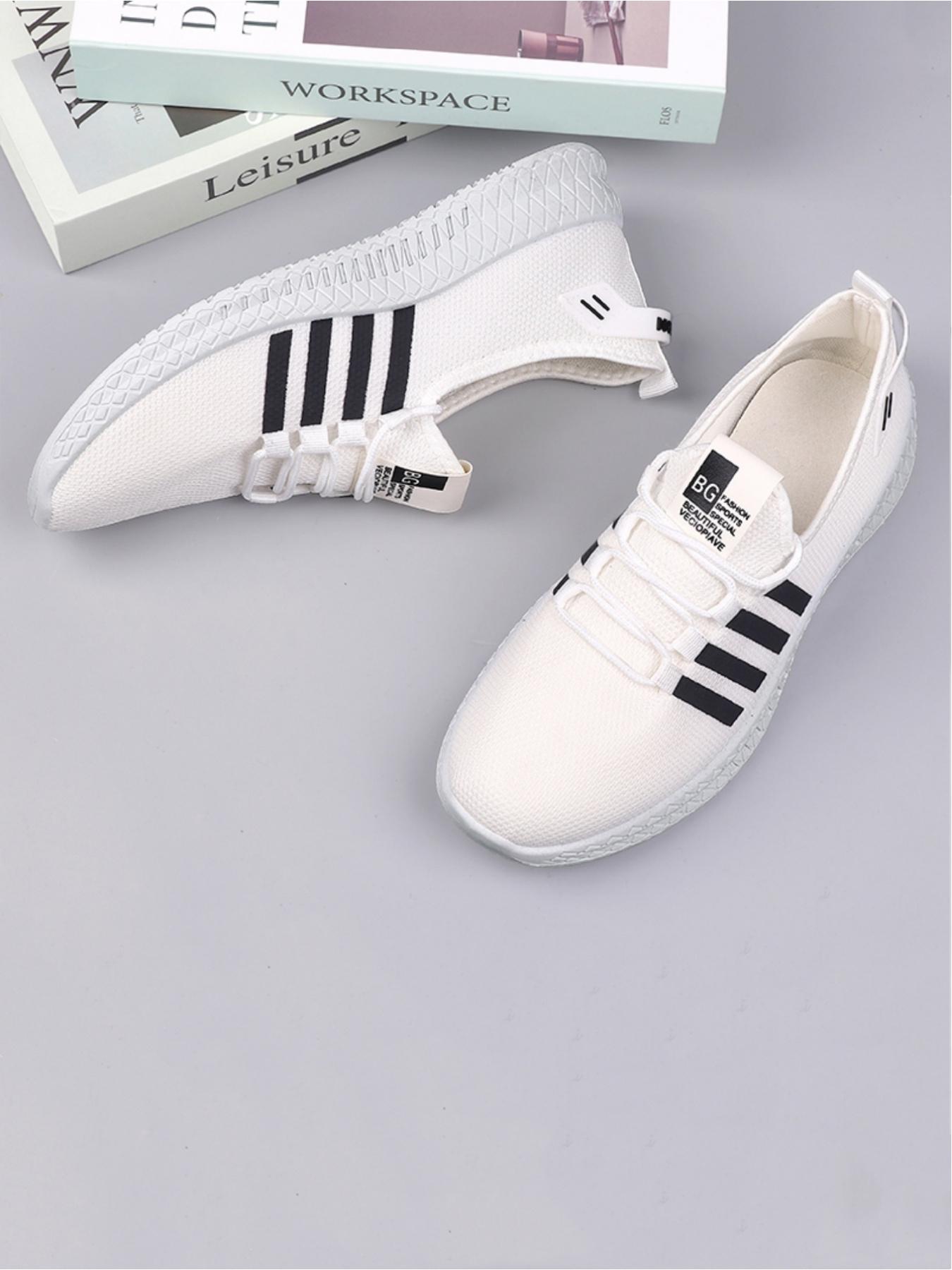 Men's casual sports shoes, lightweight wrapped in breathable material, classic striped contrasting design simple and fashionable, versatile color matching for daily use, styles that fit the foot shape, preferred for daily commuting and campus wear
