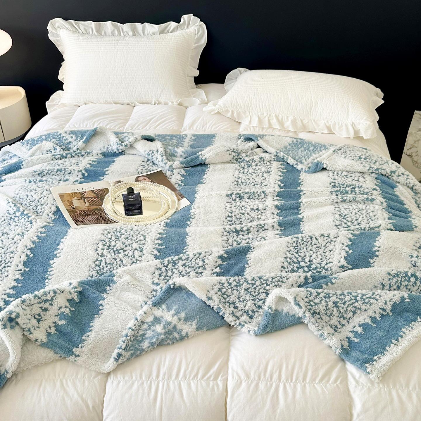 Wool cashmere nap blanket, comfortable and warm, suitable for use on sofa beds or office chairs.A lightweight and skin-friendly cover perfect for travel camping or at home. Great gift choice forfamily and friends