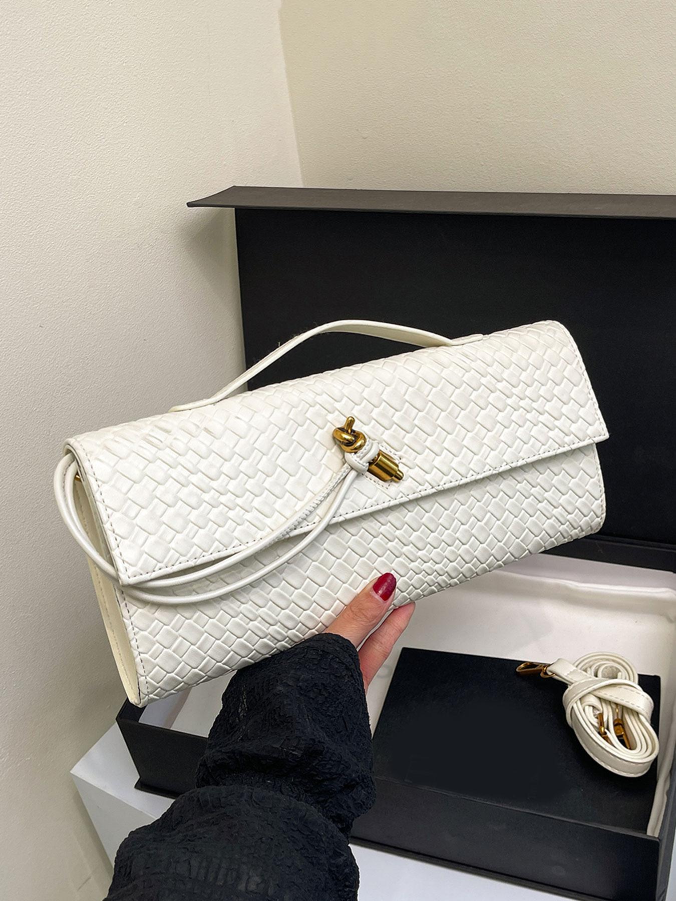 Versatile retro Classic Flap Shoulder bag with a niche design, a daily exquisite and casual crossbody bag, a fashionable and lightweight small square bag, suitable for shopping, commuting, work, daily outings, and parties