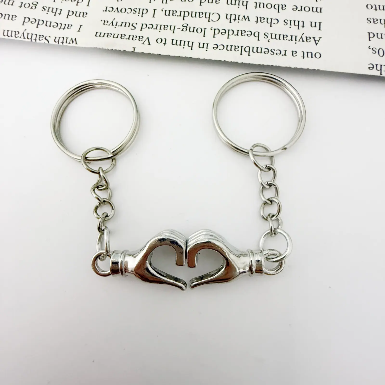 Unisex PU Leather Magnetic Hand Gesture Heart Split Couple Keychain Set, Anniversary Gift Keyring Pendant for Camping & Hiking Hammock Enthusiasts, Leather Pu
