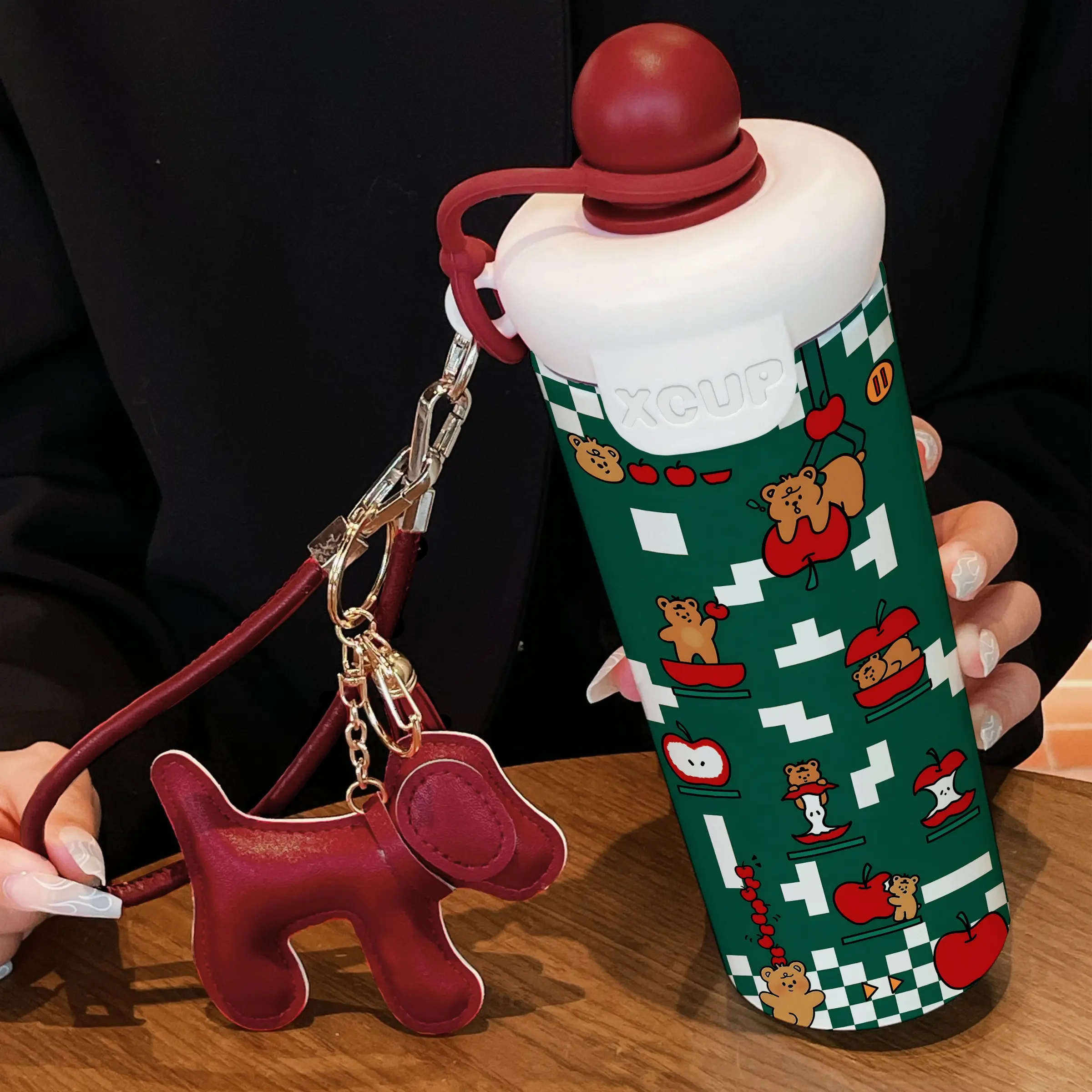 600ML Insulated Tumbler with Dog Strap, Apple Bear Pattern Coffee Cup, Stainless Steel 316, Ideal for Travel, Outdoor, Home Use