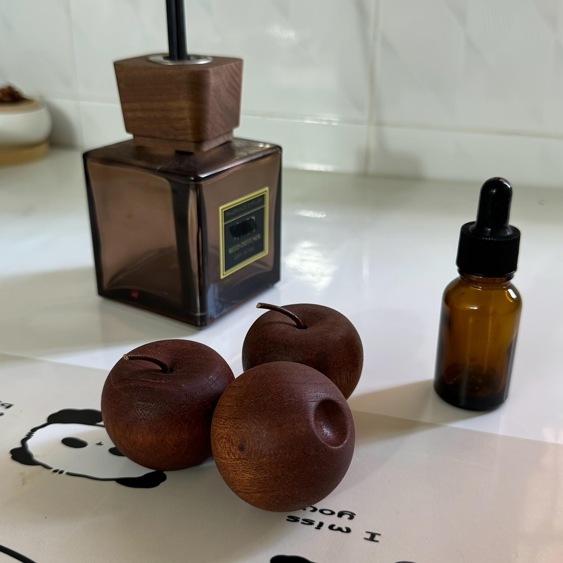 1 piece of natural texture, random pattern, solid wood, elegant wooden incense diffuser. Non-combustible, perfect gift choice – enhances air quality. Apple-shaped fragrance diffuser with natural wood grain. Suitable for homes, cars, offices, bathrooms.