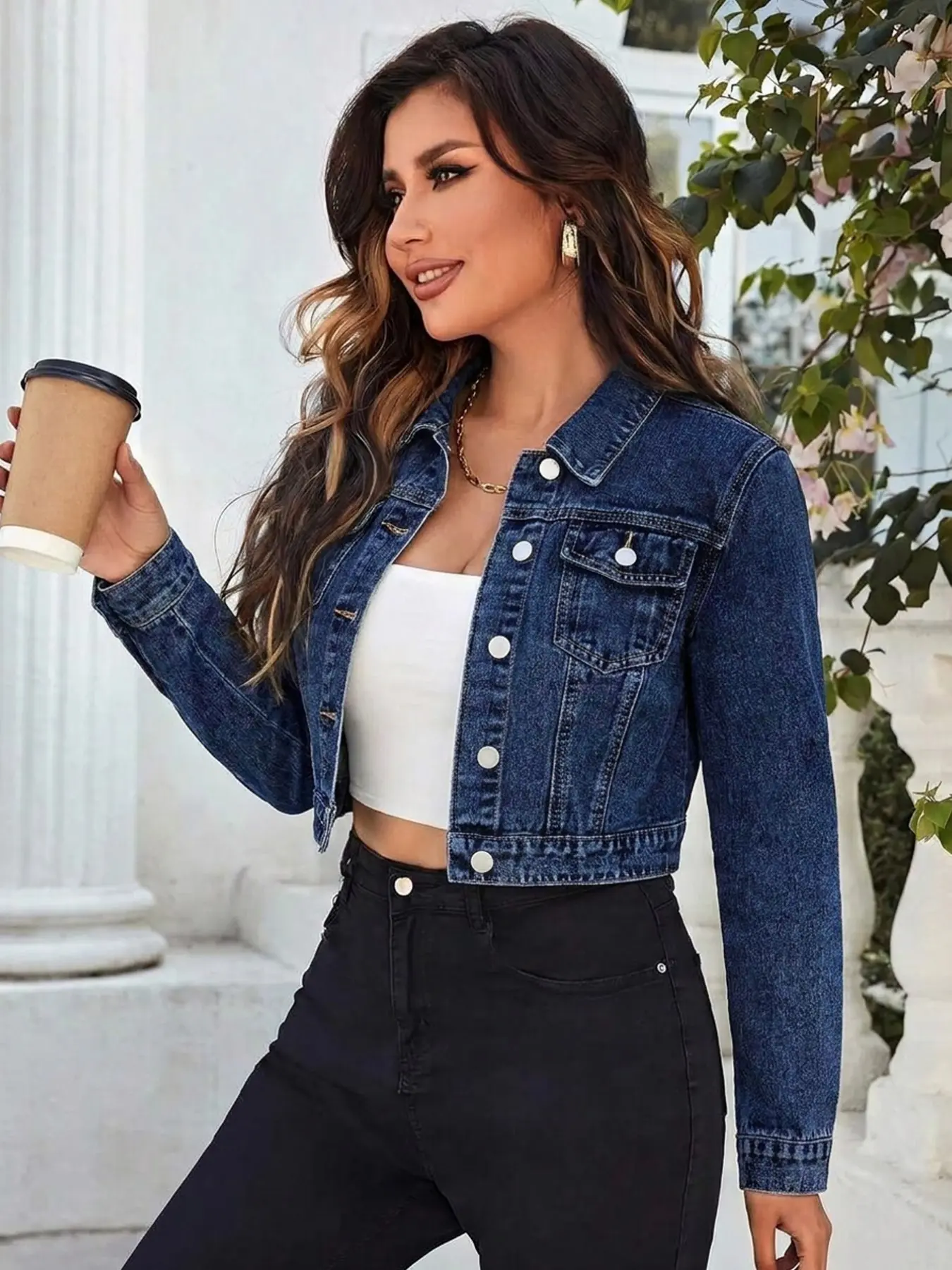 Elegant Women's Short Denim Jacket, Versatile Casual Fit, Slimming Lapel Design, Youthful Style, Perfect for Everyday Wear