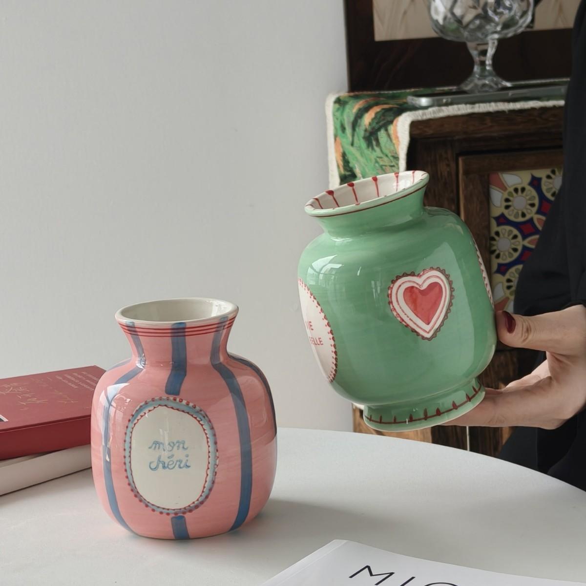 Hand-Painted Irregular Ceramic Vase, Heart Pattern, Home Decor Ornament, Small Flower Vase for Living Room, Unique Gift Idea