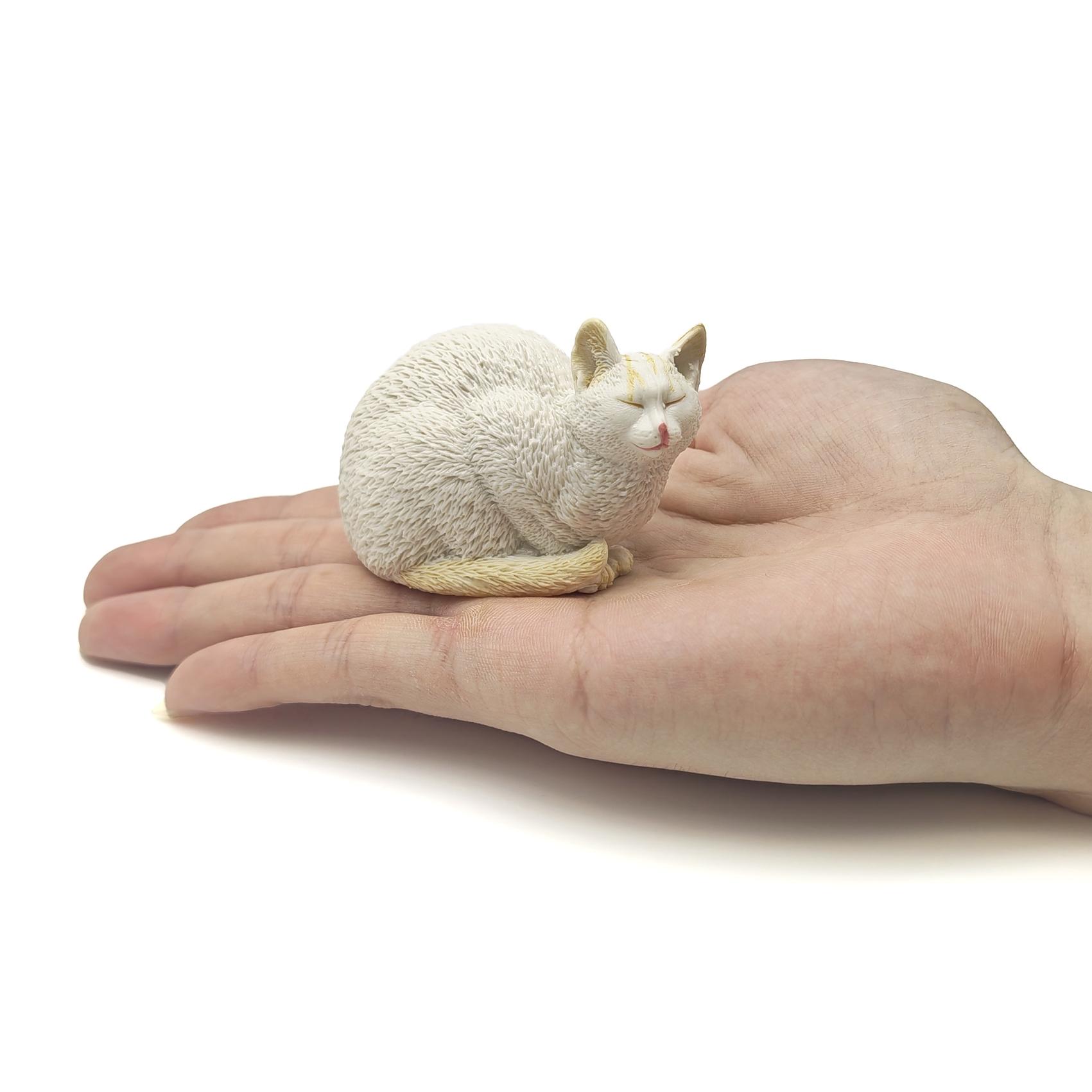 Cute Cat Figurine Statue Unique Design Solid Cat Model for Garden Decor Office Desk Bonsai Decoration Mini Animal Park Scene