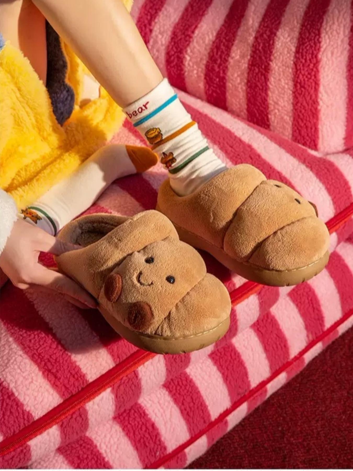 Woman man Funny Croissant Slippers – Cute Cartoon Pastry Design, Fluffy Thick Plush Cozy Warm Slip-On Shoes,Soft Non-Slip Sole, Indoor Outdoor Winter Home Footwear, Comfy Bedroom House Shoes, Unique Holiday Gift.