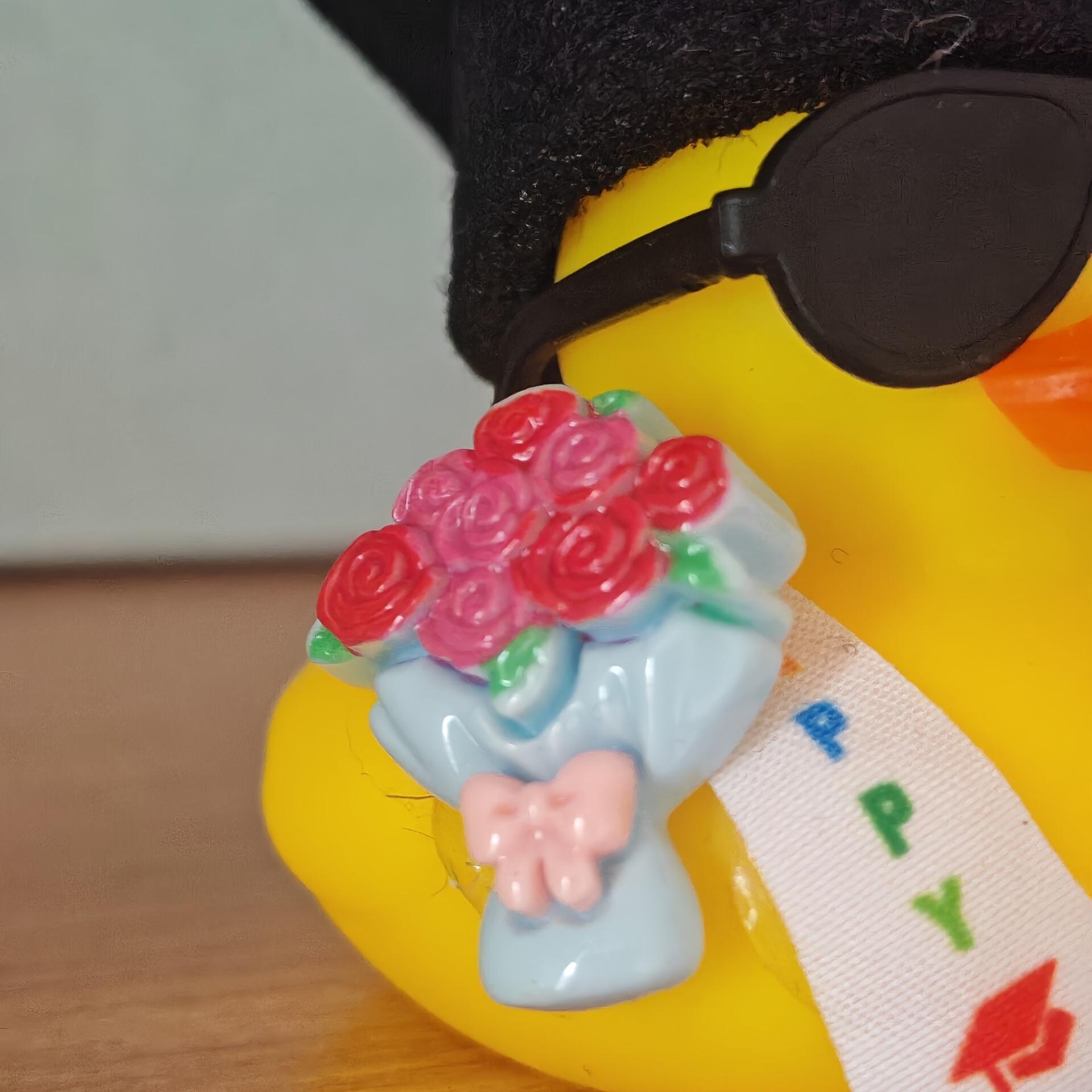 Graduation Duck with Diploma & Tassel - Cute Yellow Duck with Glasses Suitable for Car Dashboard Decor, Graduation Party Favors, Diploma Holder Gift for Graduation Decoration, Capable for Car and Events Decorations