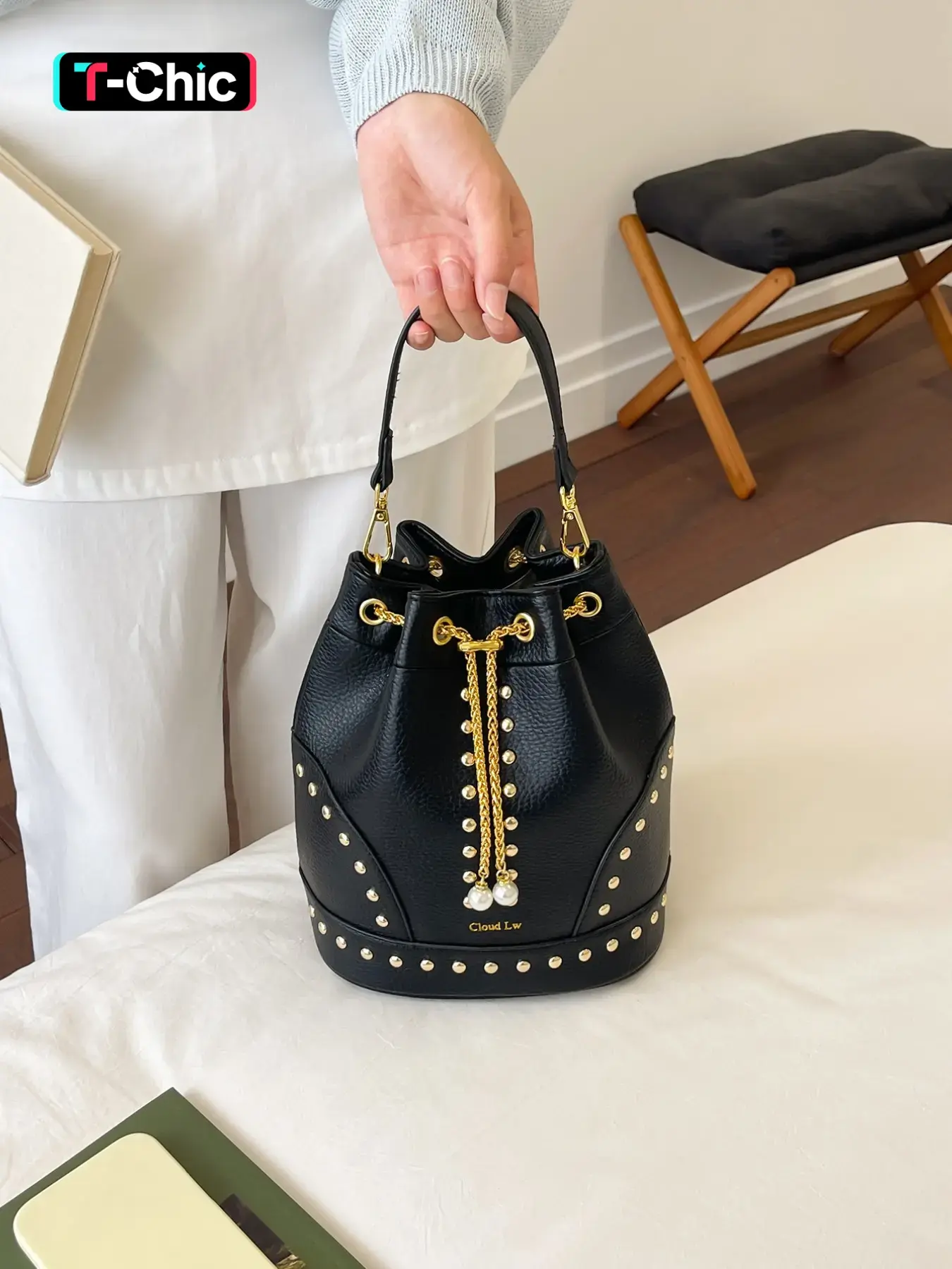Women's Solid PU Bucket Bag, Fashionable Rivet Decorated Large Capacity Drawstring Shoulder Crossbody Bag, Ideal for Commute and Shopping, Pu Leather Crossbody