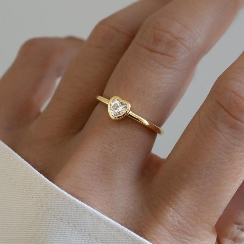 Fashionable and minimalist heart-shaped cubic zirconia women's ring suitable for parties, banquets, engagements, ladies' jewelry gifts