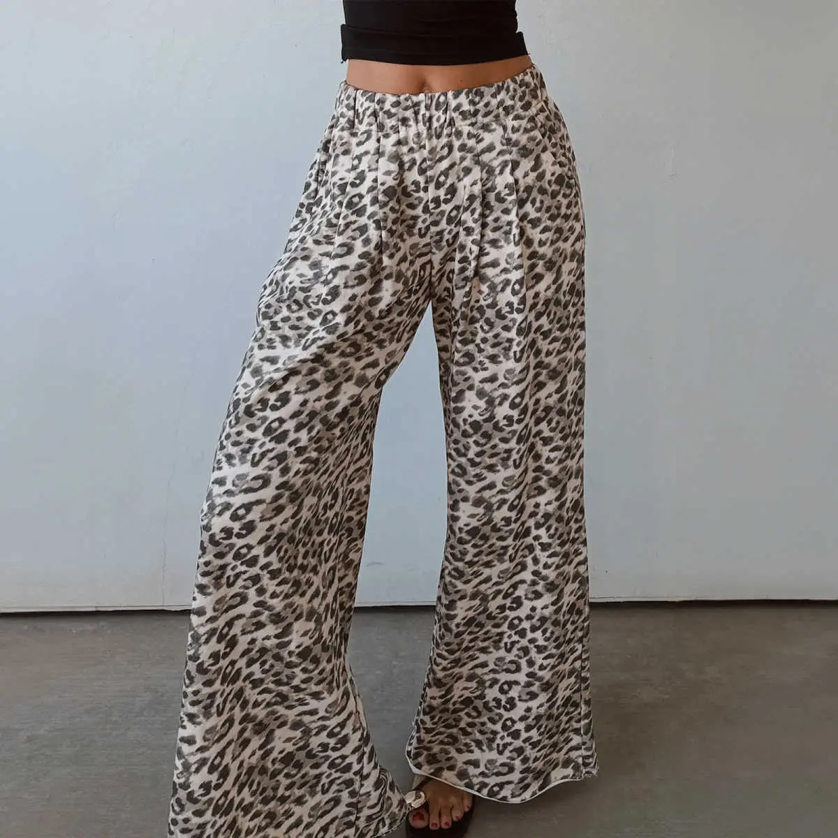 Women’s Animal Leopard Print Baggy Elastic Stretch Loose Pants - Wide-Leg, Full-Length, Smooth Fabric Casual Wear Trousers for Travel, Everyday Use
