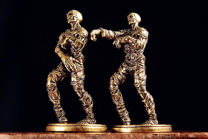 Brass Made Zombie Statue Corpse Shape Figurine Vintage Golden Metal Walking Dead Miniature Display with Base Home Decor Ornament