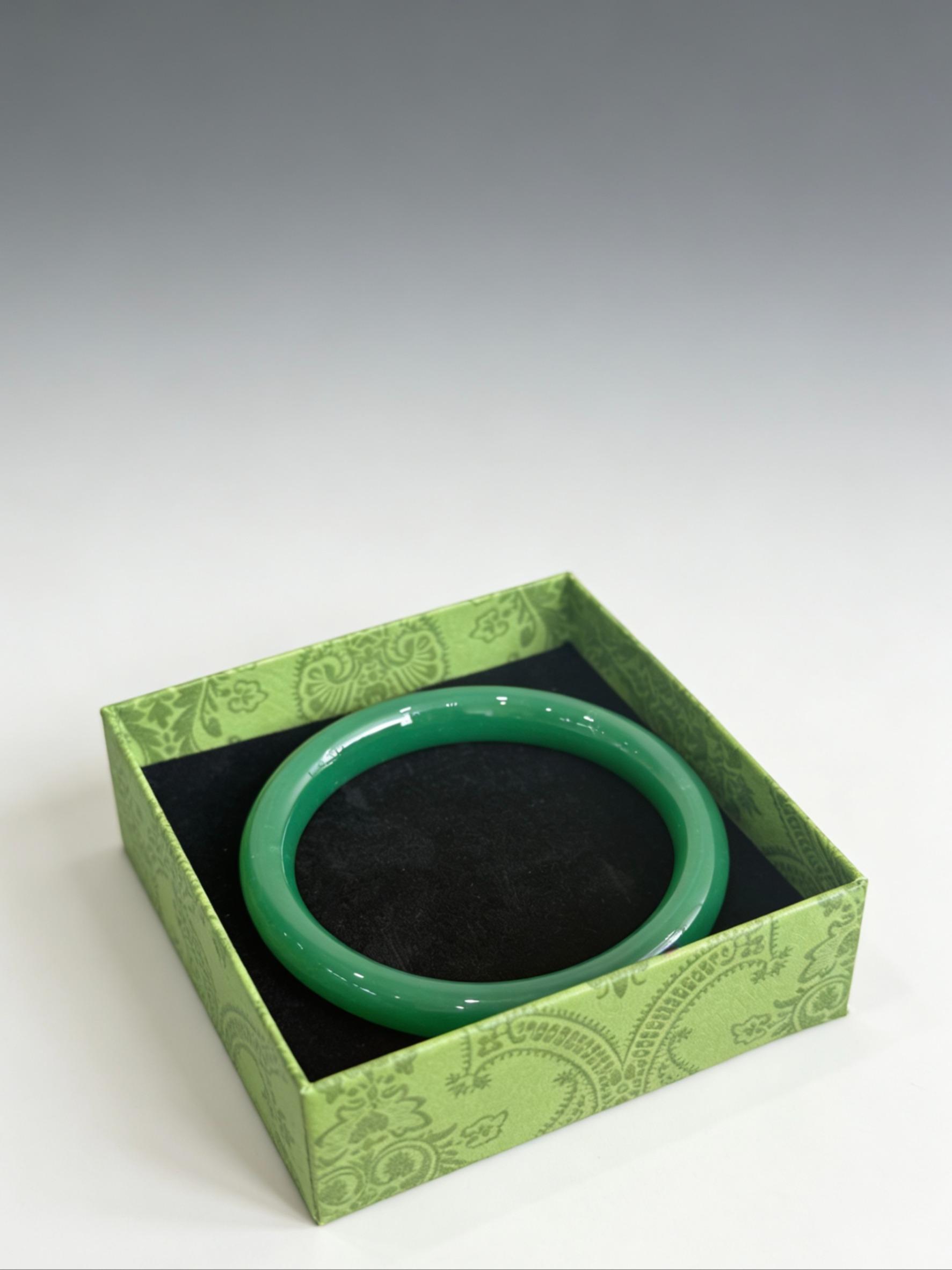 2026 Elegant Oriental Style Jade Bracelet with Gift Box, Perfect Gift Choice, Traditional Chinese Jewelry, High-Quality Craftsmanship