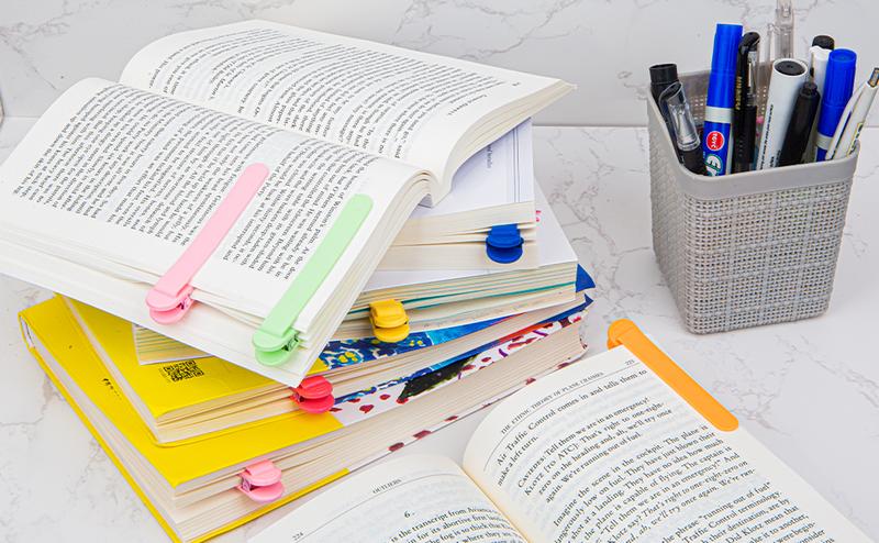 EasyClip Silicone Bookmark: Minimalist blankpage markers that automatically remember yourpage. Perfect Gift for Book Lovers