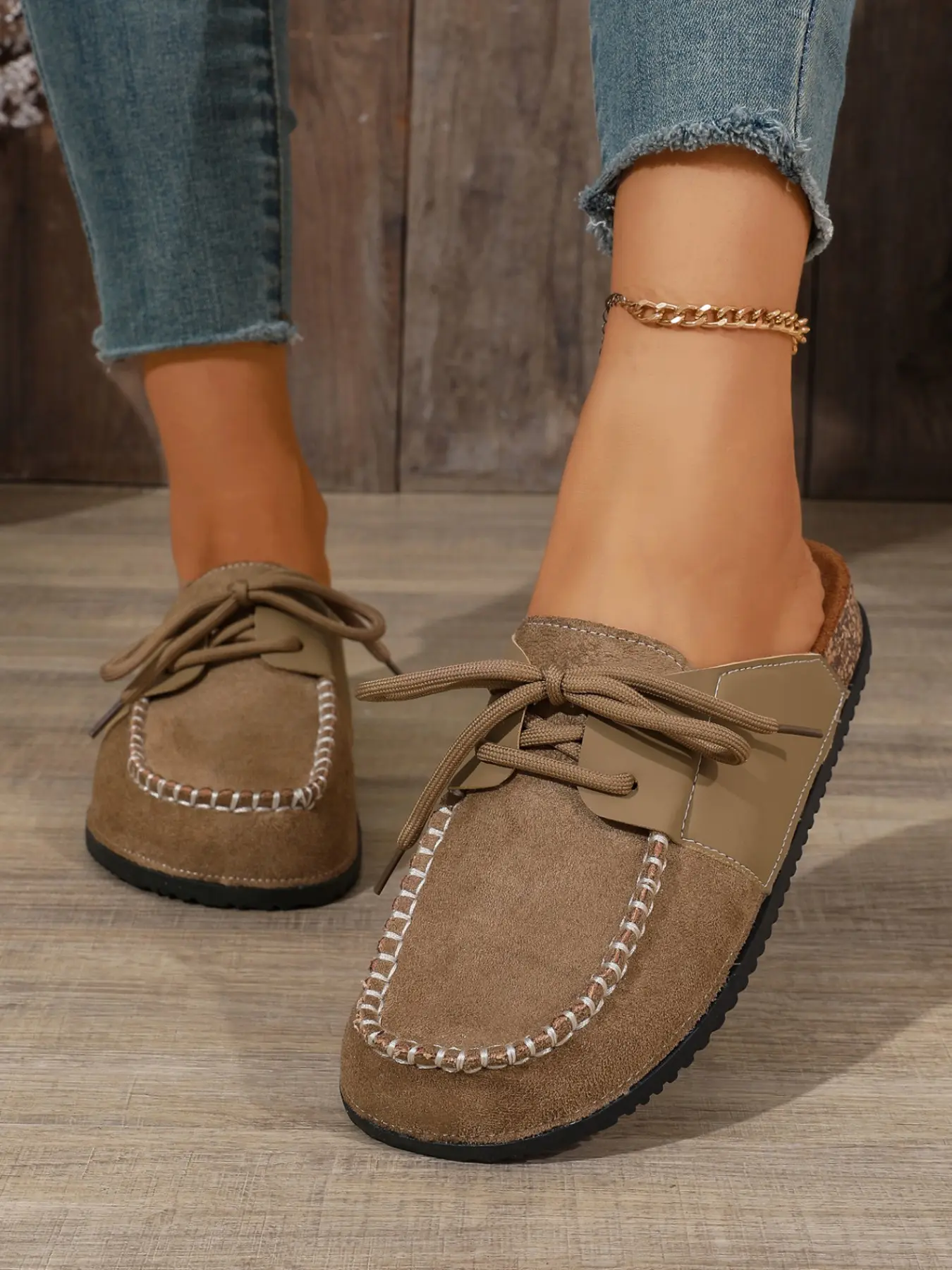 Women's Slip-On Flat Sandals, Closed-Toe Low Heel Shoes, Comfortable One-Step on Footwear, Ideal for Daily Wear