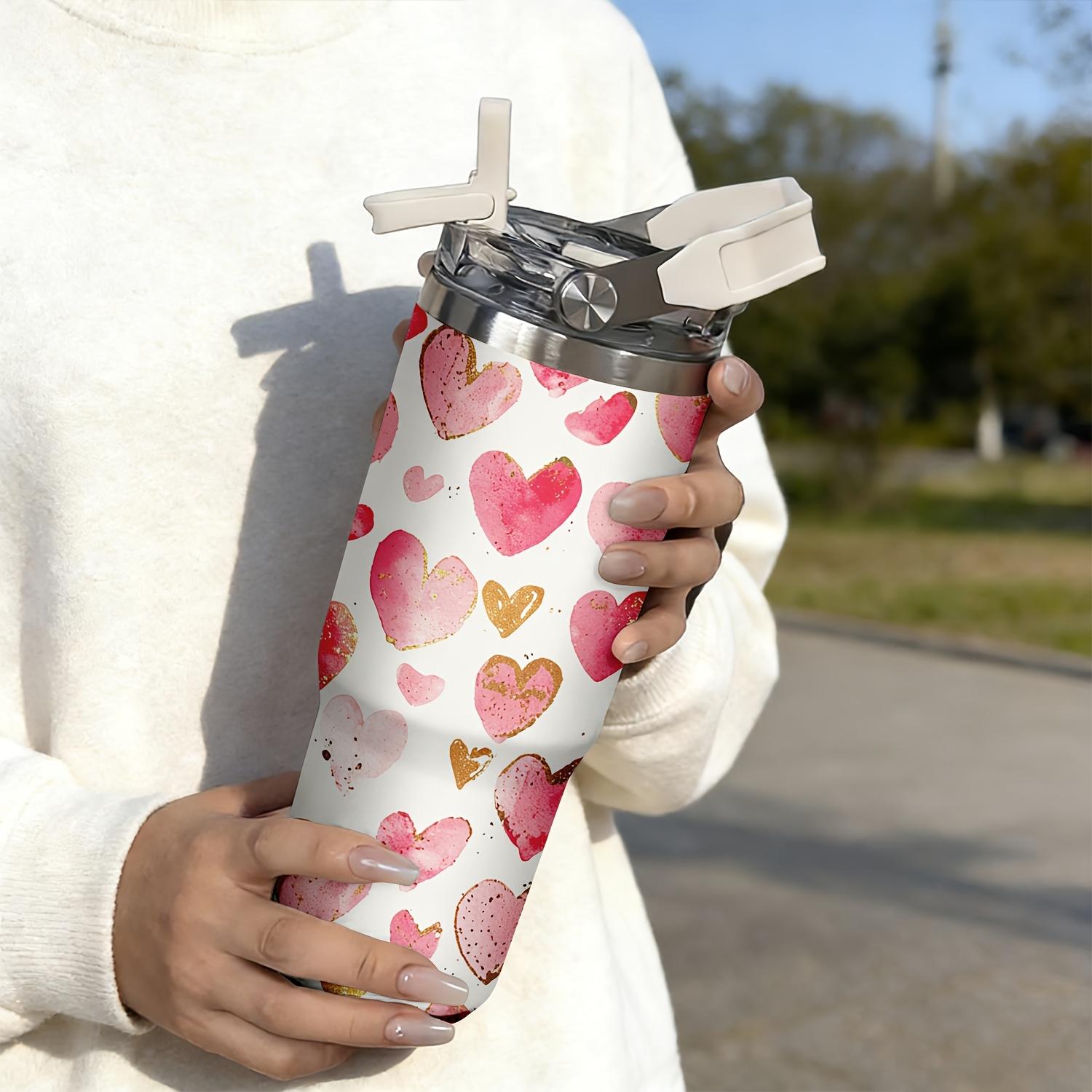30oz Heart Pattern Stainless Steel Cup, portable handhold design, reusable travel mug. Made of 304 stainless steel, fits hot and cold drinks. Perfect gift for birthday, holiday, graduation, back-to-school, Christmas and Halloween.