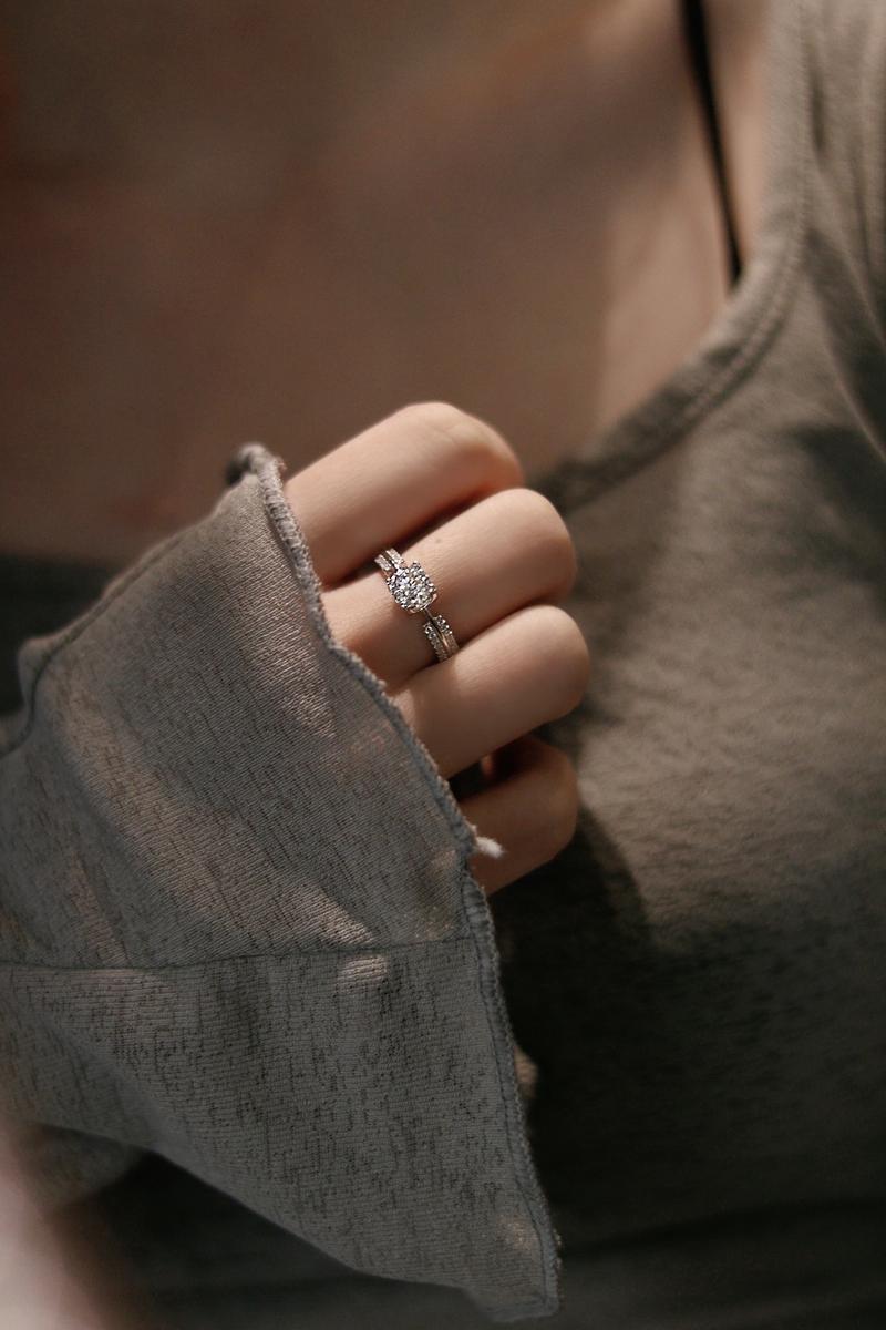 【#366】1CT Deluxe Classic Four-prong Floating Synthetic Moissanite Rings in 925 Sterling Silver with Mathing Band