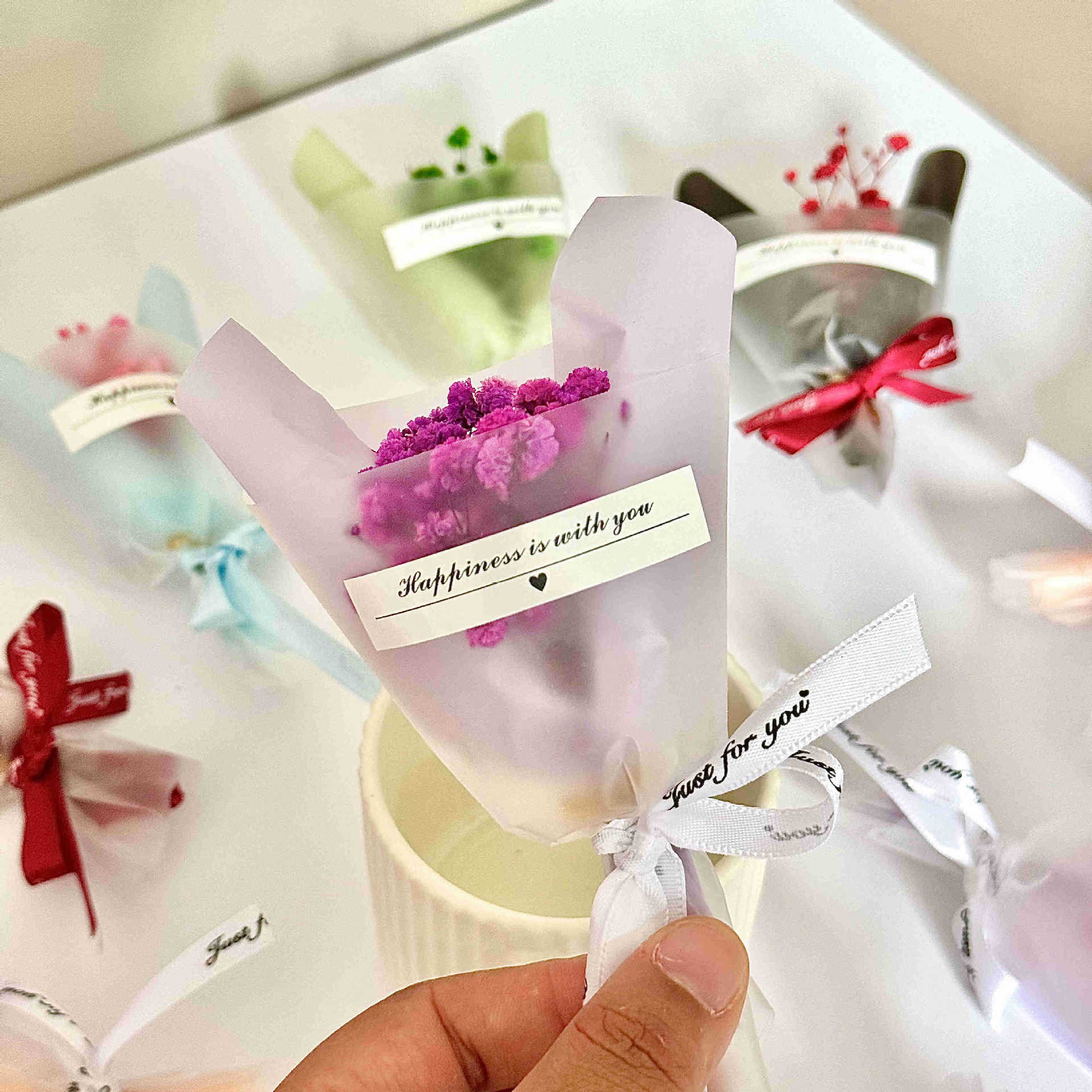 Mini Dried Baby's Breath Bouquet Gift Box | Natural Preserved Gypsophila Floral Arrangement | Elegant Wedding Favor for Guests | Rustic Party Keepsake for Adult Recipients | US Celebration Essential