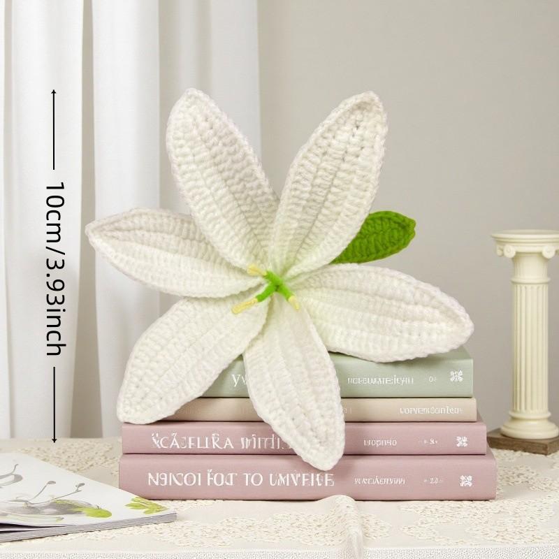 Handmade Knitted Lily Flower Bouquet, Home Decor Ornament, Crochet Floral Arrangement, Wool Yarn Crafted, Perfect for Living Room, Home Decor Accessory