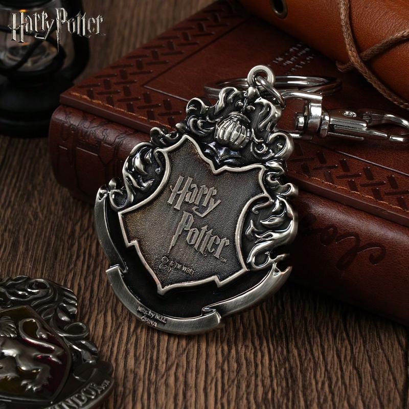 1PC WB Officially Liscend Harry Potter Slytherin Ravenclaw Gryffindor Hogwarts Hufflepuff Key Chain Cool Cartoon Decorative Colorful Key Ring For Clothes Bag Backpack Hats Band Lapel Fun Collectible Metal Key Chain Accessory Party Supplies Birthday