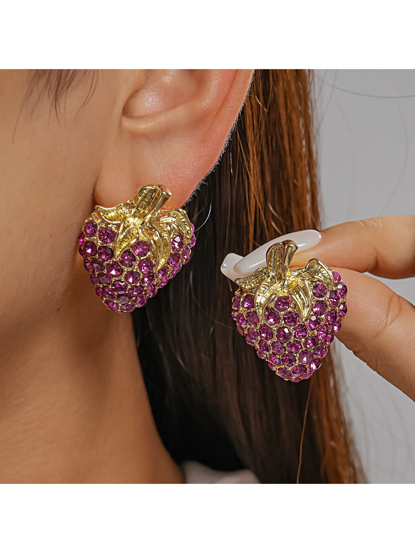 1 Pair Women's Earrings Creative 3D Strawberry Stud Earrings Minimalist Style Versatile Elegant Women's Accessories for Dating Vacation Holiday Gift Best Gift Jewelry