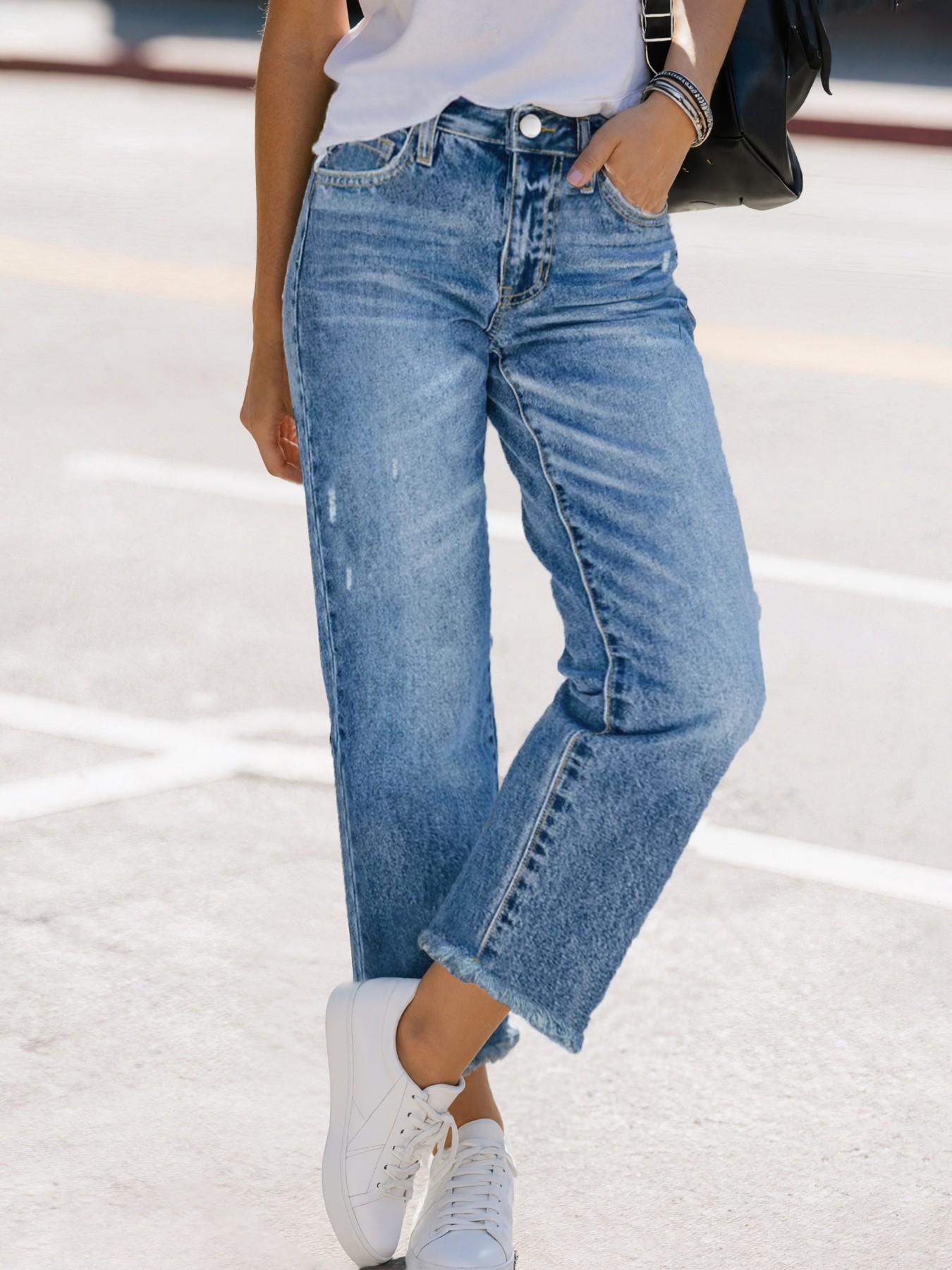 Women's Relaxed Fit Distressed Straight Leg Jeans, Comfortable Ripped Wash with Frayed Hem for Street Style Fashion, Trendy Denim Jeans Streetwear