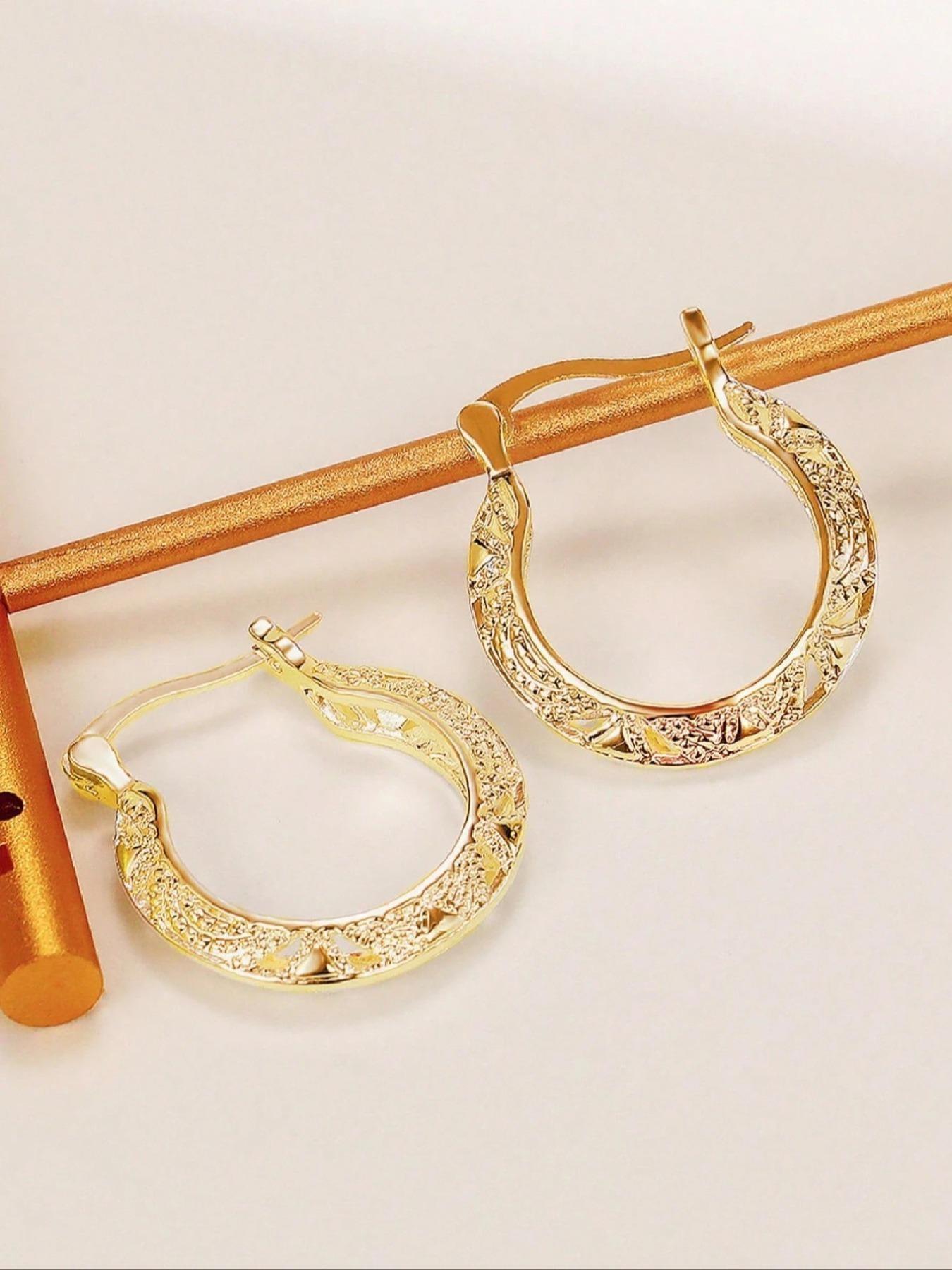 Alloy Hollow Out Floral Earrings, Unique Metal Ear Cuffs, Perfect for Daily Wear, Ideal Gift for Friends, Festival Presents