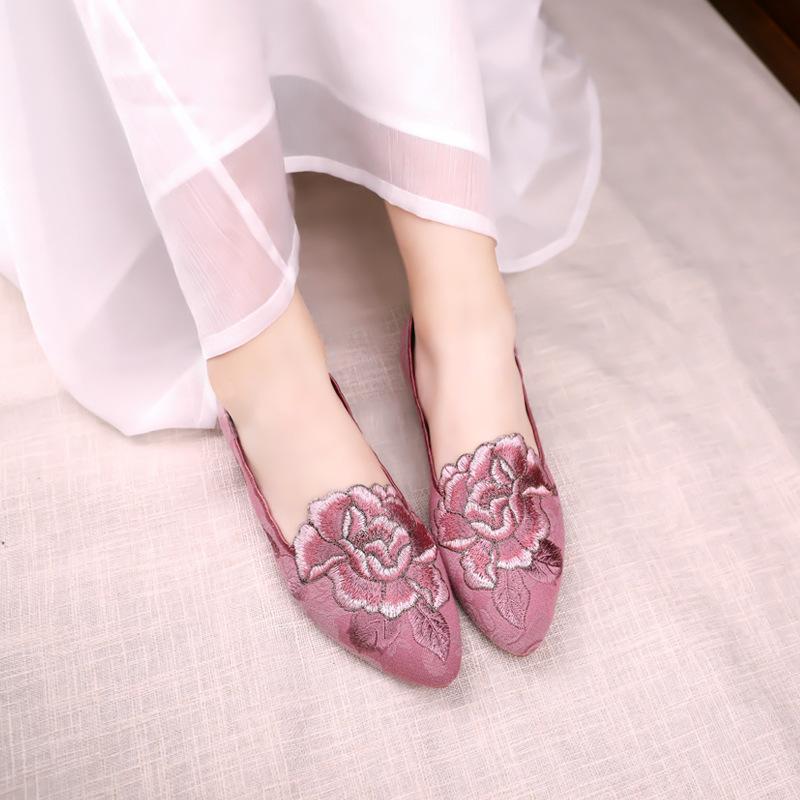 Retro style embroidered shoes, flat shoes, old Beijing new Chinese cloth shoes, rubber soles, soft rubber sewing shoes, women's models