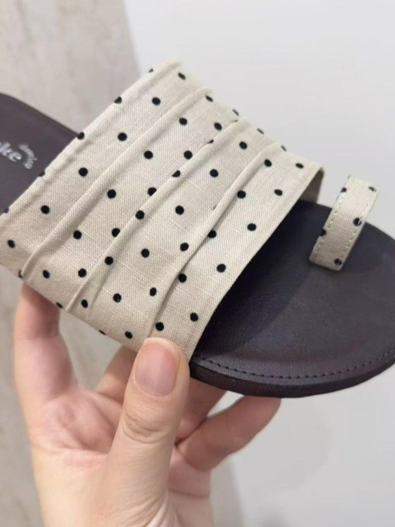 2026 Summer New Polka Dot Toe Cover Sandals for Women, Outdoor Wear, Flat Sole, Slip-On Design, Comfortable and Stylish Footwear