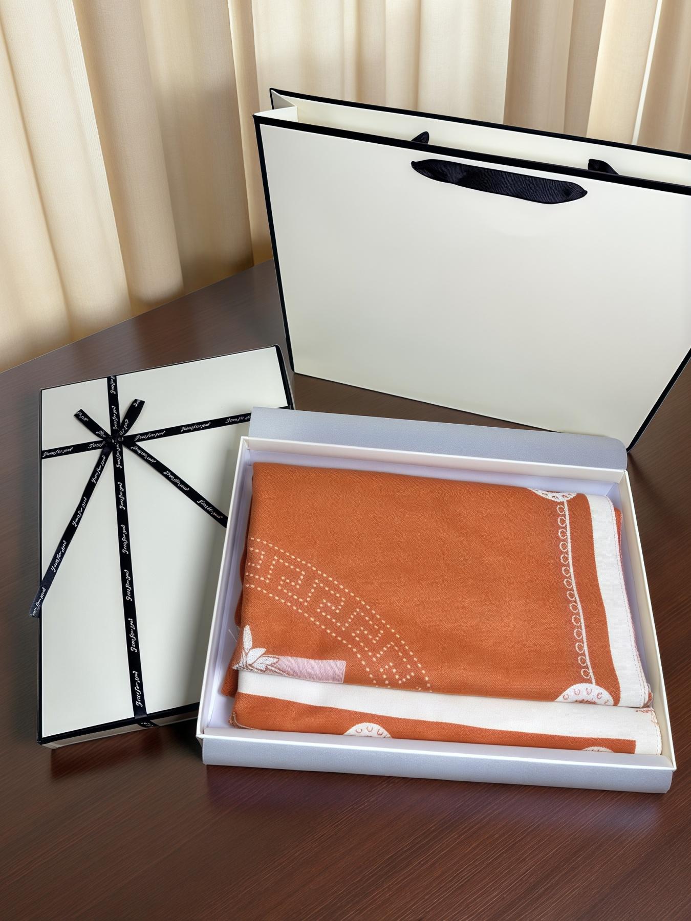 Women's High-Quality Knit Scarf, Warm Fitted Design, Valentine's Day Perfect Gift for Her, Ideal for Fall & Winter, Includes Gift Box, Knitted Scarf