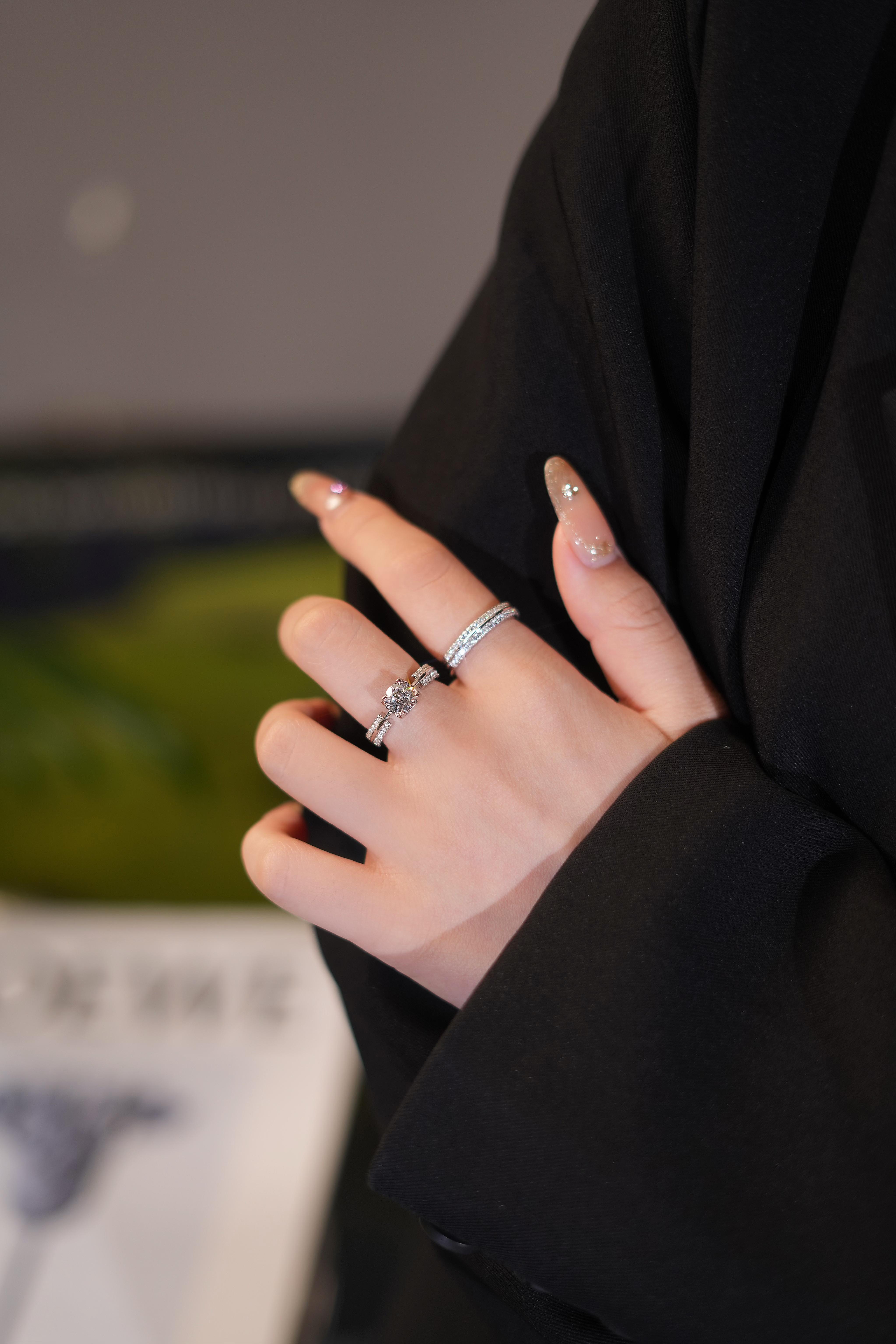 【#366】1CT Deluxe Classic Four-prong Floating Synthetic Moissanite Rings in 925 Sterling Silver with Mathing Band 【#366】1CT Deluxe Classic Four-prong Floating Synthetic Moissanite Rings in 925 Sterling Silver with Mathing Band