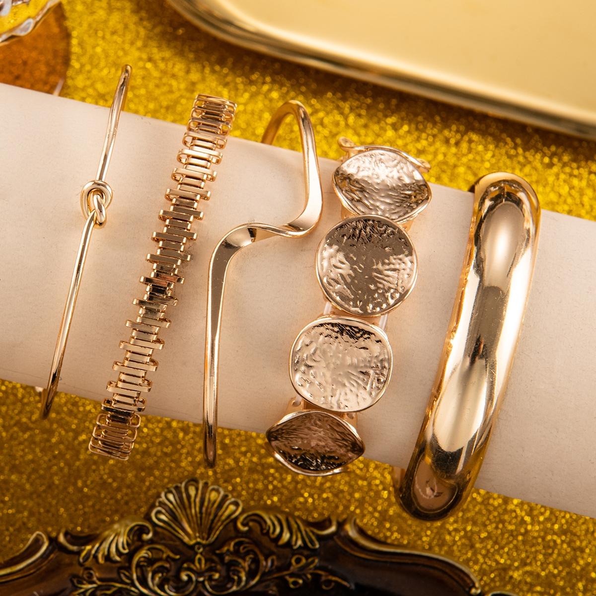 6pcs- retro luxury six-piece set directly seals the gods! Small square stainless steel watch +5 design bracelets, Roman dial retro expensive, twisted, hammered, snake bone chain multi-style.