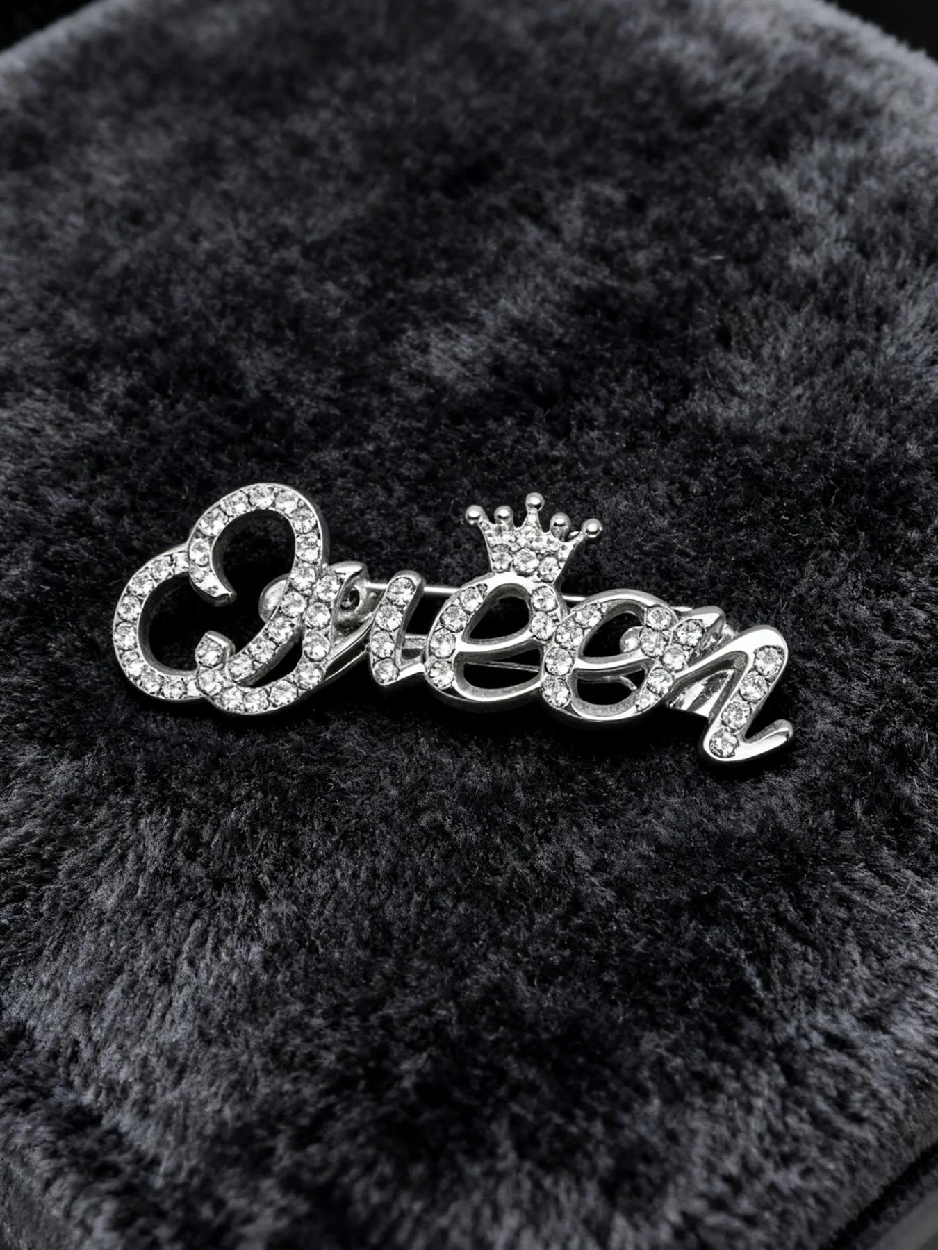 1pc Exquisite Letter Queen Brooch All-Match Personality Pin Ins High-End Brooch Summer Corsage Temperament New Accessories