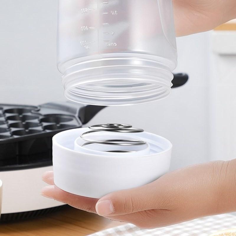 Hand-cranked waffle batter mixing bottle dispenser, cream mixing and dispensing pot with scale