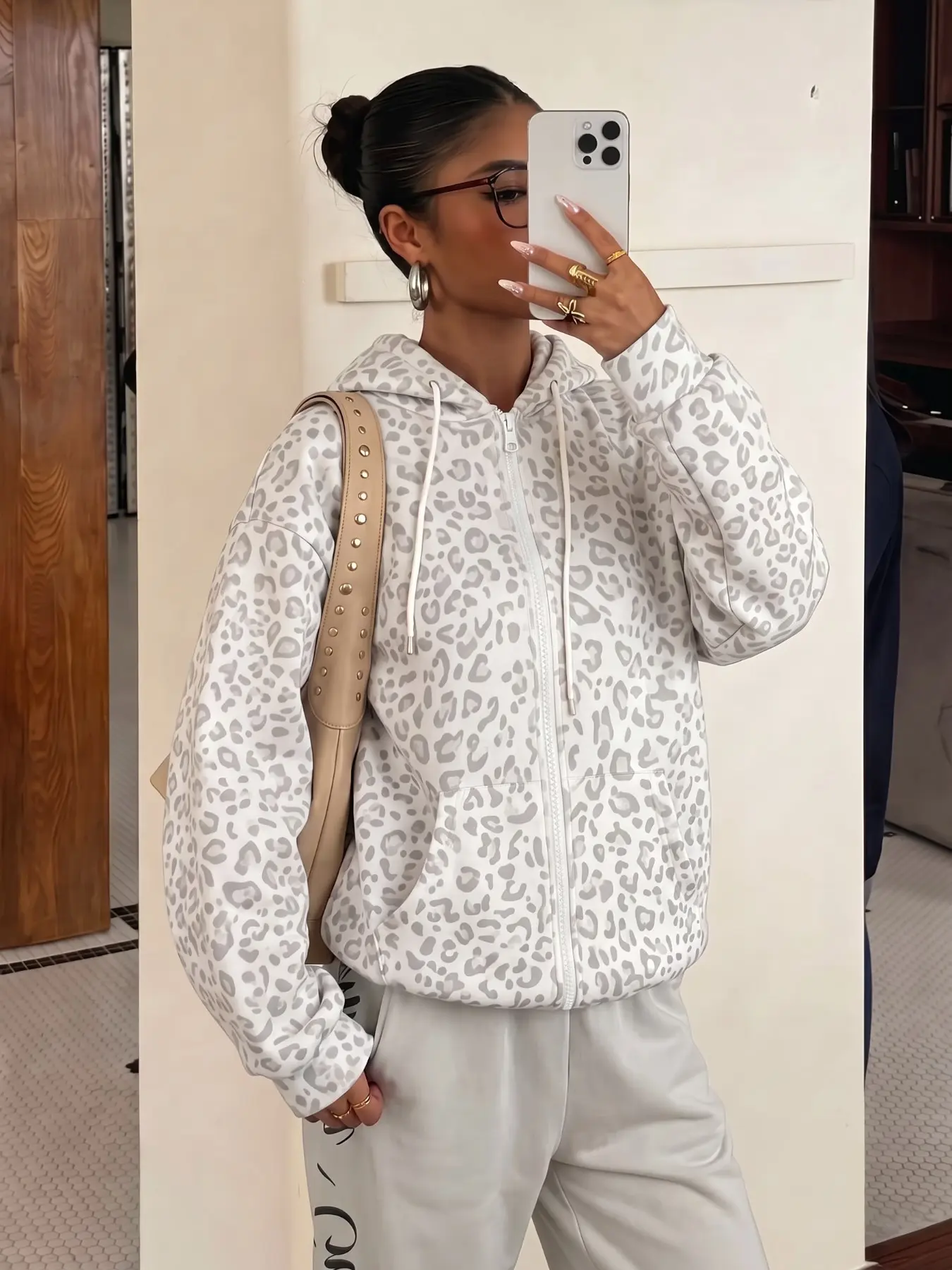 Women's Leopard Print Zipper Hoodie, Loose Fit Casual Kangaroo Pocket Jacket, Y2K Millennial Style Long Sleeve Streetwear Outerwear