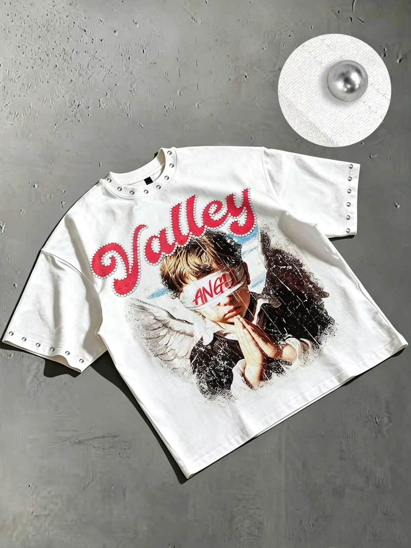 Valley Red Diamond Lettering Blindfolded Praying Angel Child Print Short-Sleeve T-Shirt, Distressed and Worn Feather Wings, Metal Rivets on Collar and Cuffs, Men's Loose Crew Neck Classic Casual Top, Unisex Style, Everyday Street Fashion Trendy Outfit
