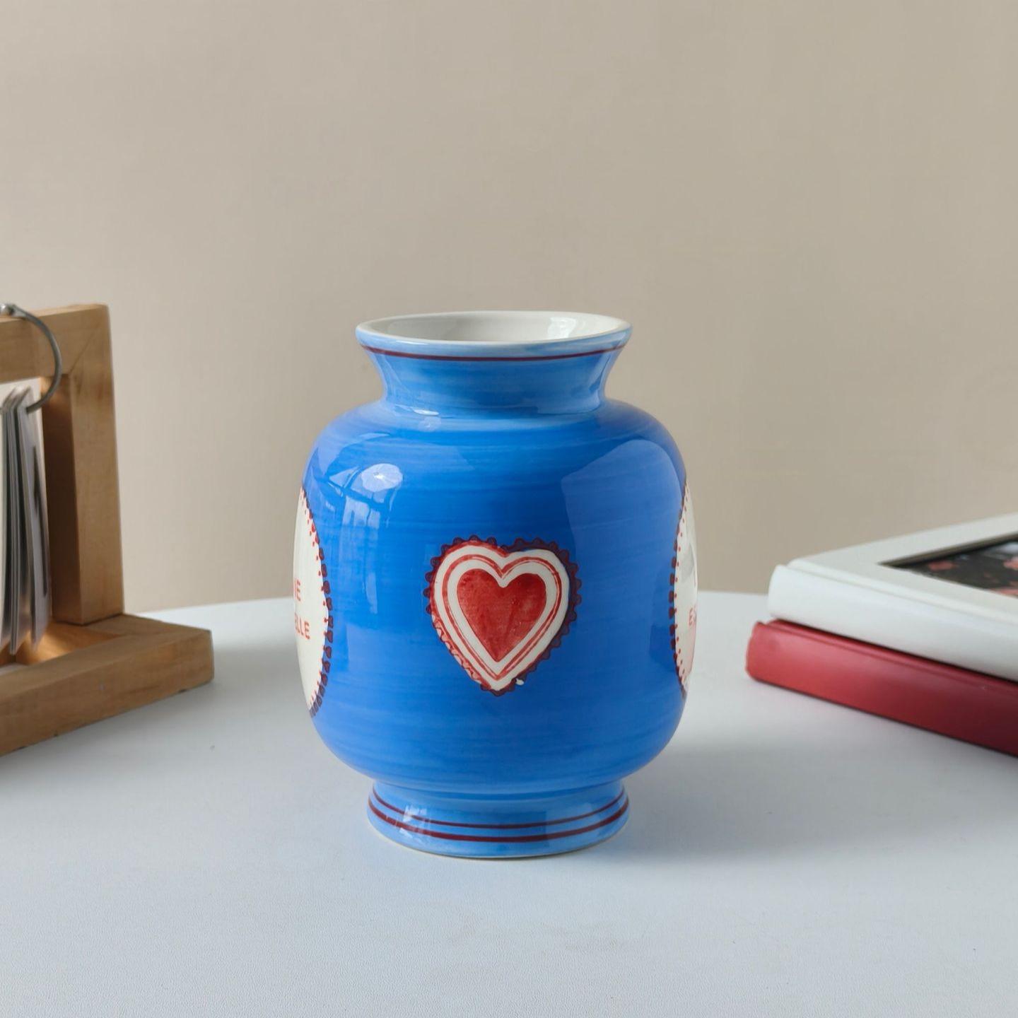 Hand-Painted Irregular Ceramic Vase, Heart Pattern, Home Decor Ornament, Small Flower Vase for Living Room, Unique Gift Idea