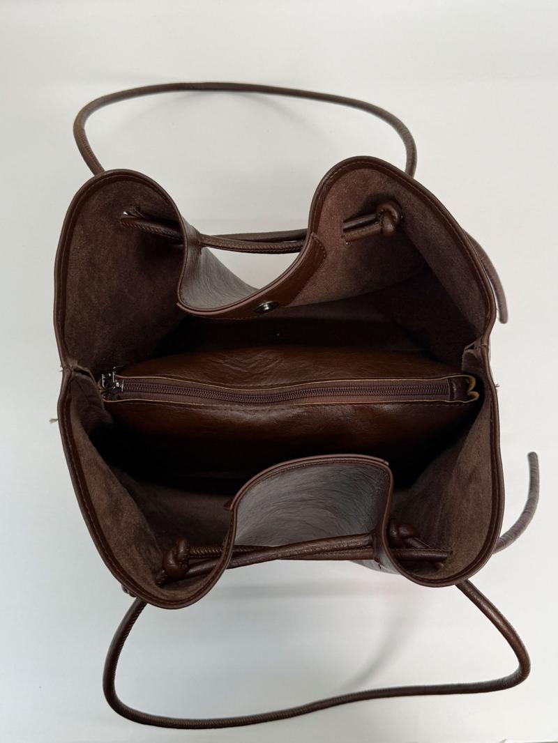 Texture casual and fashionable versatile shoulder bag, niche design retro large capacity underarm bag, generous temperament simple bucket bag, suitable for commuting to work, daily going out for classes, PU Tote Satchel